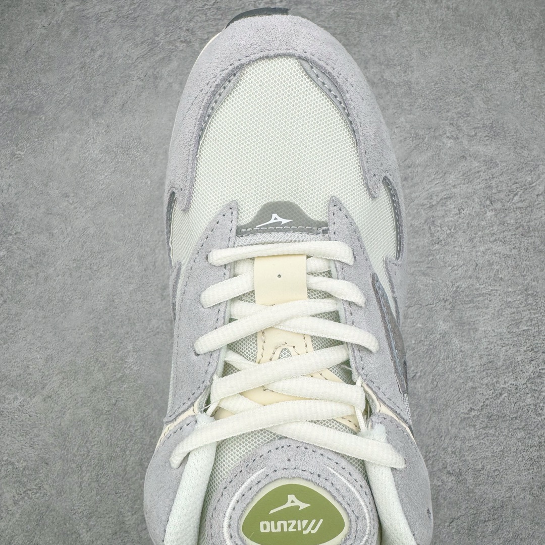 图片[4]-Mizuno 美津浓 Wave Rider Beta 复古时尚休闲舒适减震运动跑步鞋 美津浓WAVE机械缓震 可以说是机械缓震跑鞋科技的翘楚 有着非凡的适应性，有着充分而持久的缓震能力和轻量化设计，是一双可以陪伴我们日常训练甚至是半马比赛的跑鞋，无论是“跑步初哥”还是“精英老鸟”，只要不是比较夸张的大体重人群，都可以穿着WAVE RIDER 来跑步。如果你不知道跑步穿什么鞋，不知道给别人推荐什么鞋，那么选“美津浓 WAVE RIDER”总是没错的 尺码：36 36.5 37.5 38 38.5 39 40 40.5 41 42 42.5 43 44 44.5 45-选品中心