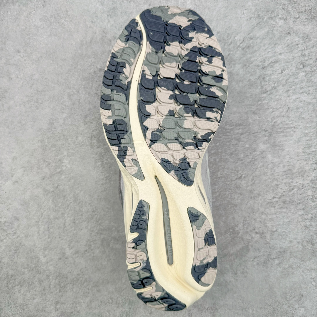 图片[9]-Mizuno 美津浓 Wave Rider Beta 复古时尚休闲舒适减震运动跑步鞋 美津浓WAVE机械缓震 可以说是机械缓震跑鞋科技的翘楚 有着非凡的适应性，有着充分而持久的缓震能力和轻量化设计，是一双可以陪伴我们日常训练甚至是半马比赛的跑鞋，无论是“跑步初哥”还是“精英老鸟”，只要不是比较夸张的大体重人群，都可以穿着WAVE RIDER 来跑步。如果你不知道跑步穿什么鞋，不知道给别人推荐什么鞋，那么选“美津浓 WAVE RIDER”总是没错的 尺码：36 36.5 37.5 38 38.5 39 40 40.5 41 42 42.5 43 44 44.5 45-选品中心