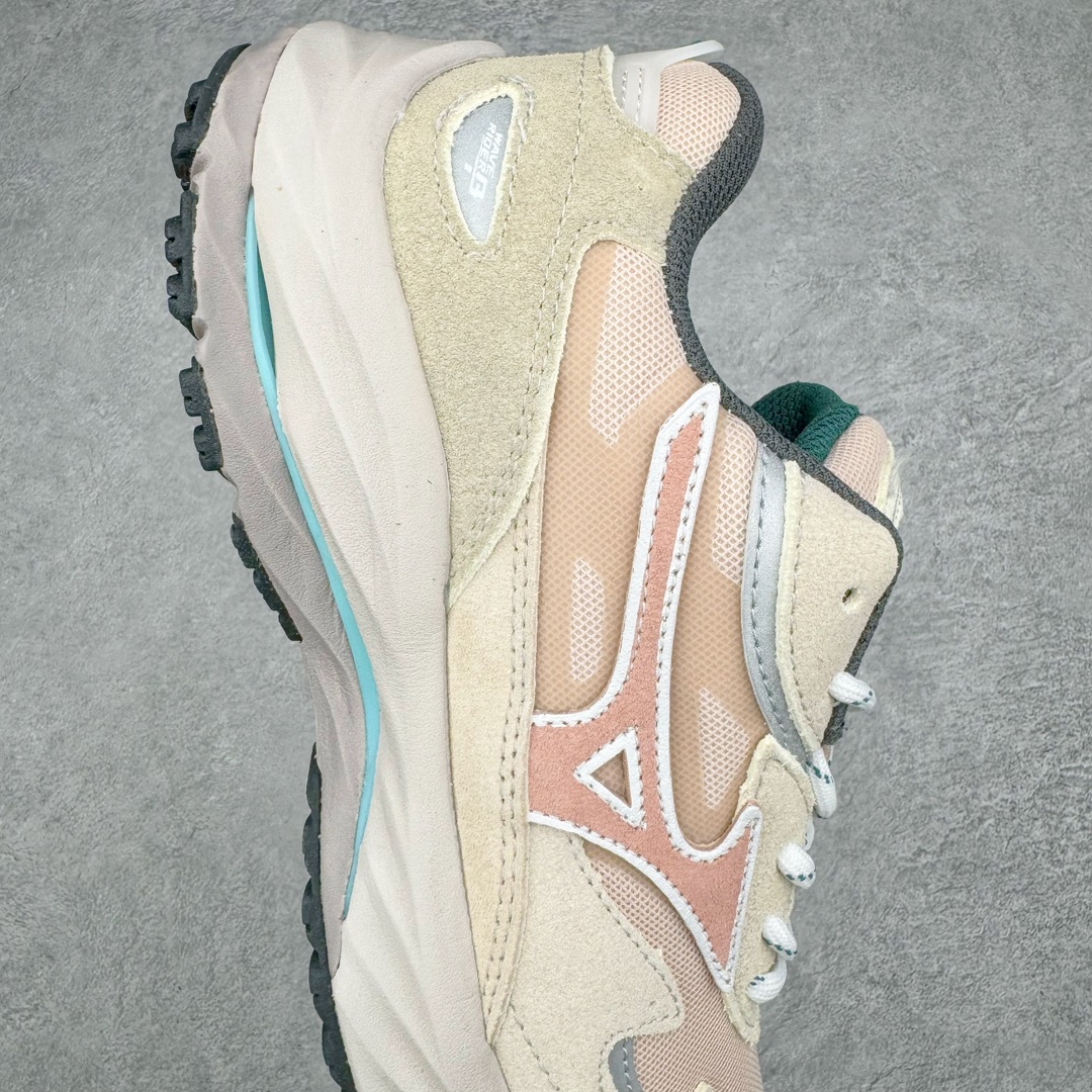 图片[6]-Mizuno 美津浓 Wave Rider Beta 复古时尚休闲舒适减震运动跑步鞋 美津浓WAVE机械缓震 可以说是机械缓震跑鞋科技的翘楚 有着非凡的适应性，有着充分而持久的缓震能力和轻量化设计，是一双可以陪伴我们日常训练甚至是半马比赛的跑鞋，无论是“跑步初哥”还是“精英老鸟”，只要不是比较夸张的大体重人群，都可以穿着WAVE RIDER 来跑步。如果你不知道跑步穿什么鞋，不知道给别人推荐什么鞋，那么选“美津浓 WAVE RIDER”总是没错的 尺码：36 36.5 37.5 38 38.5 39 40 40.5 41 42 42.5 43 44 44.5 45-选品中心