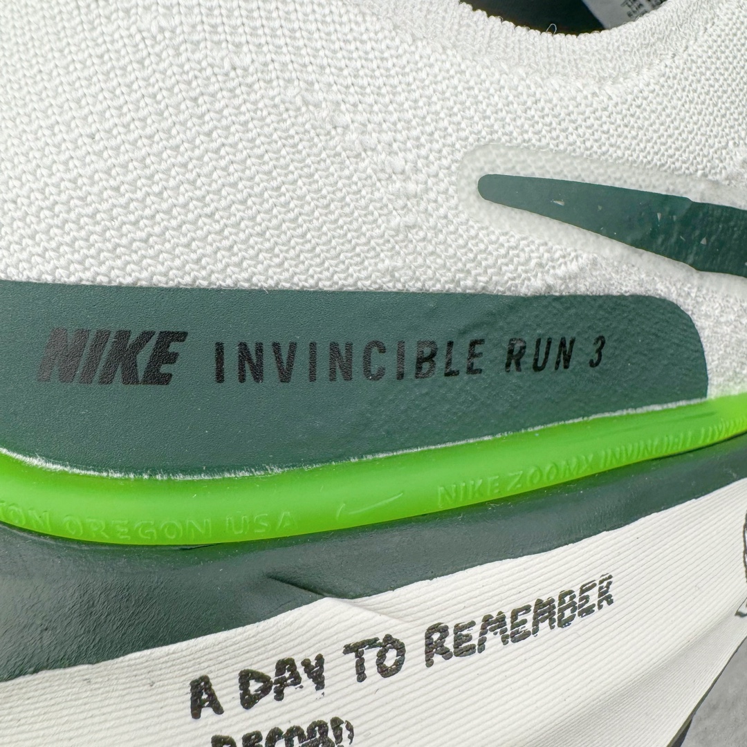 图片[12]-＃纯原 NK ZoomX Invincible Run Flyknit FK3 不可战胜3代系列轻量飞织低帮休闲运动慢跑鞋 FZ4018-100 此鞋专为短跑运动员而生 是为 5 至 10 公里距离的赛事和训练打造 整体设计采用流线型的轻质工程网眼材质构成鞋面 并与其他 Running 旗舰鞋款同样搭载全脚掌 ZoomX 缓冲中底 搭配 Pebax 物料与橡胶外底 ZoomX StreakFly 首发配色以Prototype呈现 其灵感是来自开发期间的磨损测试 透过编号的标记与内侧的预期跑步距离突出研发过程 尺码：36 36.5 37.5 38 38.5 39 40 40.5 41 42 42.5 43 44 44.5 45-选品中心