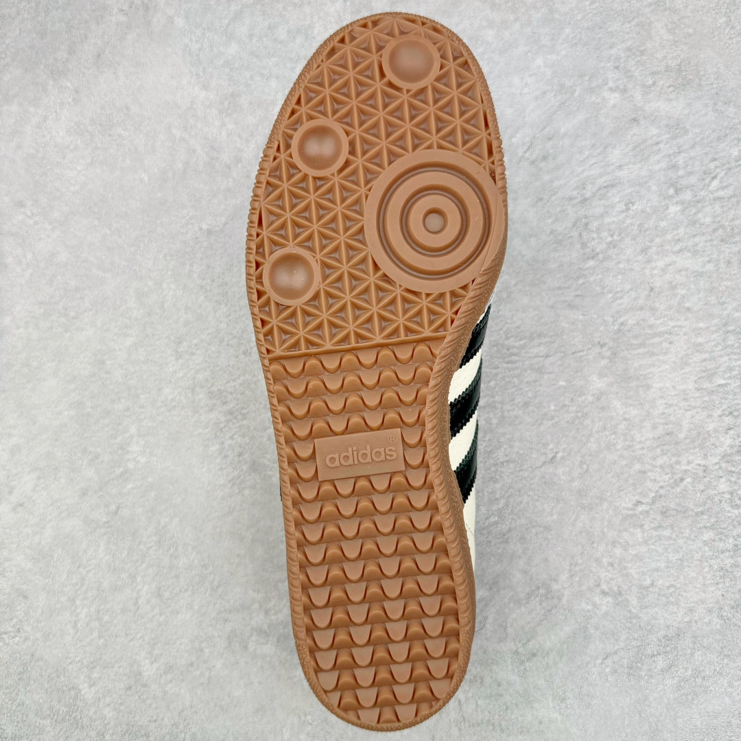图片[9]-＃M纯原 JJJJound x AD Originals Samba Classic\\\”Studded Pack Black\\\”桑巴舞系列绅士德训足球风百搭低帮休闲运动板鞋 联名奶白灰黑 ID8708 原厂进口 \\\”Prime Asia\\\” 山羊皮 （纹理自然）原厂台湾进口短绒猪巴革 全套原厂纸板冲刀加持 独家原档案私模RB橡胶大底 含胶量硬度原鞋一致 正确拉帮鞋垫背胶 原厂标裁支持鉴定 高密度丽新布中底 内置环保海玻璃鞋垫 全鞋电脑针车零偏差 产品品控稳定性领先行业 原厂港宝加持定型后跟R度完美 近两年JJJJound这个名字在鞋圈迅速蹿红，关键是跟它联名的球鞋就没有好抢的。无论是 New Balance、ASICS 还是 Salomon，起步就是市价翻倍。最近，JJJJound x Originals联名鞋的登场日期终于确定。分别以黑色、小麦色为主调，除了配色以外，两双鞋的质感也有很大不同。作为合作企划里的金字招牌，JJJJound 善于利用自己的极简美学挖掘品牌的全新风貌，本次 JJJJound 携手 Originals 选用大热鞋款 Samba 为蓝本，将鞋款的街头气质无痕转变为「静奢风」。鞋款肉眼可见的被赋予了难得的质感，黑白两色都采用了黄色优质皮革内衬以呼应生胶大底，取消了鞋舌的 Logo 转而采用压纹处理使得鞋款整体氛围更加静谧、奢华。同时为了彰显本次合作鞋款的身份，双方合作标识和 JJJJound Logo 被分别印在鞋口内侧和鞋垫上。尺码：35.5 36 36.5 37.5 38 38.5 39 40 40.5 41 42 42.5 43 44 44.5 45 46-选品中心