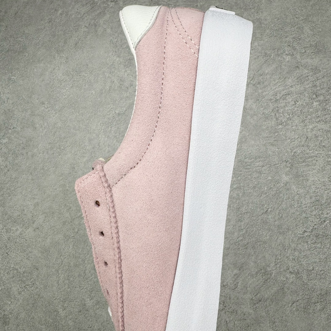 图片[7]-Vans范斯 Premium 高阶支线Sport 73 经典黑白麂皮男女款情侣板鞋休闲帆布鞋 Vans T字头🔥德训鞋来了‼️该支线继承了Vault OG与安纳海姆复古的气质，并加入了可拆卸的鞋垫。鞋身以高档麂皮打造，小巧的T字鞋头拼接设计。搭配梭织唛“OFF THE WALL”鞋舌标也让它显得与众不同 同时米白大底包边和FLYING-V 字侧边条 使经典的复古风格让人眼前一亮。尺码：35 36 36.5 37 38 38.5 39 40 40.5 41 42 42.5 43 44-选品中心