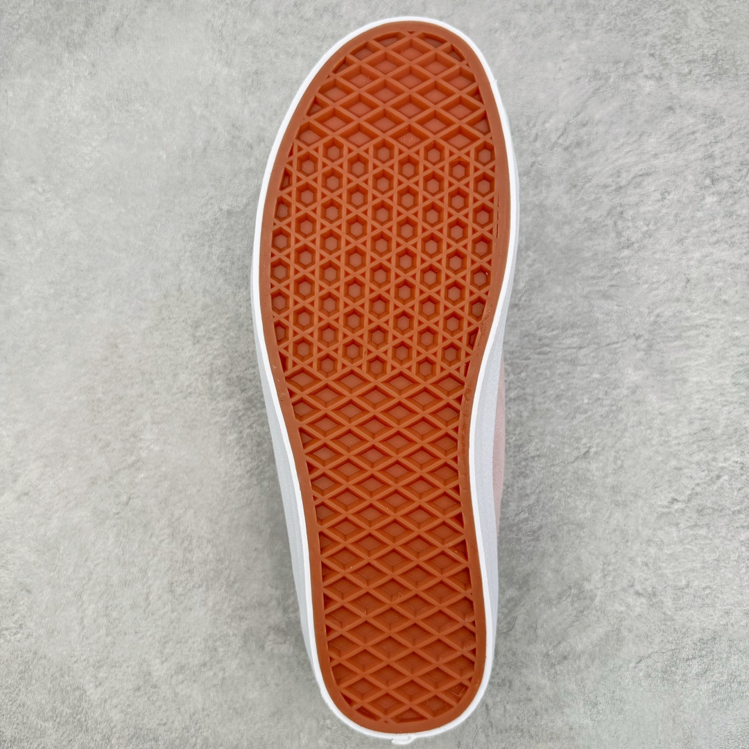 图片[9]-Vans范斯 Premium 高阶支线Sport 73 经典黑白麂皮男女款情侣板鞋休闲帆布鞋 Vans T字头🔥德训鞋来了‼️该支线继承了Vault OG与安纳海姆复古的气质，并加入了可拆卸的鞋垫。鞋身以高档麂皮打造，小巧的T字鞋头拼接设计。搭配梭织唛“OFF THE WALL”鞋舌标也让它显得与众不同 同时米白大底包边和FLYING-V 字侧边条 使经典的复古风格让人眼前一亮。尺码：35 36 36.5 37 38 38.5 39 40 40.5 41 42 42.5 43 44-选品中心