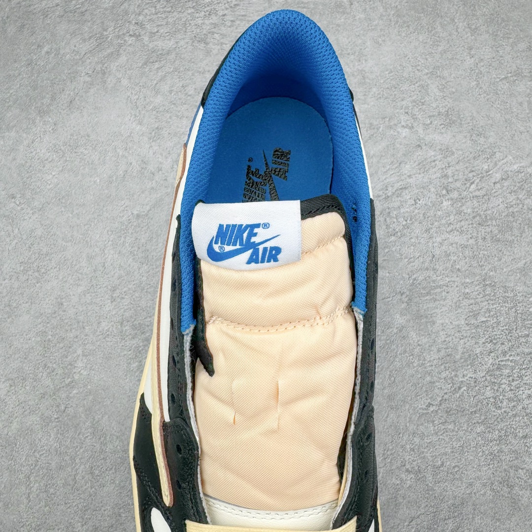 图片[5]-＃FK纯原 Travis Scott x Fragment Design x Air Jordan AJ1 Low OG SP 三方联名闪电倒钩2.0低帮 白蓝黑 DM7866-140 外贸高端零售特供批次 产品品控稳定性领先行业 各方面均可对飙L版 良心定价不杀猪 原厂全套原楦原纸板冲刀磨具开发 原厂皮料加持 原厂港宝加持定型后跟R度完美 同源原厂电绣 鬼脸飞翼针数密度立体效果一致 百分百一致原鞋 原厂拉帮工艺 针距密度一致 后跟弧度收口自然不对折 极致一眼正品既视感 进口玻璃冲刀皮料裁剪零毛边 全鞋电脑针车工艺 品控清洁度最高QC检验标准 免检产品 原厂订购鞋盒、鞋标、防尘纸、鞋撑、鞋带 追求极致的原厂味道 尺码：36 36.5 37.5 38 38.5 39 40 40.5 41 42 42.5 43 44 44.5 45 46 47.5 48.5-选品中心