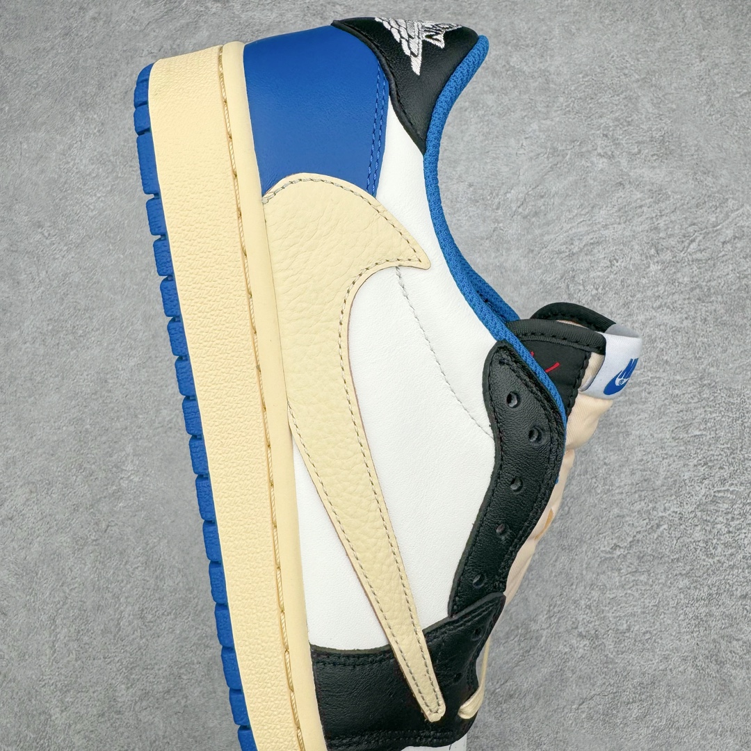 图片[6]-＃FK纯原 Travis Scott x Fragment Design x Air Jordan AJ1 Low OG SP 三方联名闪电倒钩2.0低帮 白蓝黑 DM7866-140 外贸高端零售特供批次 产品品控稳定性领先行业 各方面均可对飙L版 良心定价不杀猪 原厂全套原楦原纸板冲刀磨具开发 原厂皮料加持 原厂港宝加持定型后跟R度完美 同源原厂电绣 鬼脸飞翼针数密度立体效果一致 百分百一致原鞋 原厂拉帮工艺 针距密度一致 后跟弧度收口自然不对折 极致一眼正品既视感 进口玻璃冲刀皮料裁剪零毛边 全鞋电脑针车工艺 品控清洁度最高QC检验标准 免检产品 原厂订购鞋盒、鞋标、防尘纸、鞋撑、鞋带 追求极致的原厂味道 尺码：36 36.5 37.5 38 38.5 39 40 40.5 41 42 42.5 43 44 44.5 45 46 47.5 48.5-选品中心