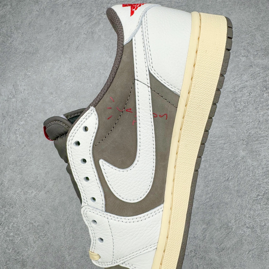 图片[7]-＃FK纯原 Travis Scott x Air Jordan AJ1 Low OG SP TS联名倒钩3.0低帮 白棕色 DM7866-162 外贸高端零售特供批次 产品品控稳定性领先行业 各方面均可对飙L版 良心定价不杀猪 原厂全套原楦原纸板冲刀磨具开发 原厂皮料加持 原厂港宝加持定型后跟R度完美 同源原厂电绣 鬼脸飞翼针数密度立体效果一致 百分百一致原鞋 原厂拉帮工艺 针距密度一致 后跟弧度收口自然不对折 极致一眼正品既视感 进口玻璃冲刀皮料裁剪零毛边 全鞋电脑针车工艺 品控清洁度最高QC检验标准 免检产品 原厂订购鞋盒、鞋标、防尘纸、鞋撑、鞋带 追求极致的原厂味道 尺码：36 36.5 37.5 38 38.5 39 40 40.5 41 42 42.5 43 44 44.5 45 46 47.5 48.5-选品中心