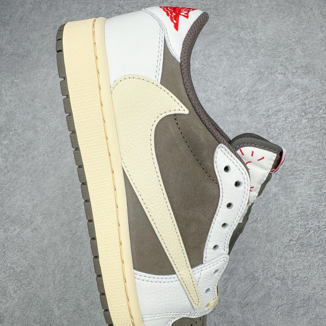 图片[6]-＃FK纯原 Travis Scott x Air Jordan AJ1 Low OG SP TS联名倒钩3.0低帮 白棕色 DM7866-162 外贸高端零售特供批次 产品品控稳定性领先行业 各方面均可对飙L版 良心定价不杀猪 原厂全套原楦原纸板冲刀磨具开发 原厂皮料加持 原厂港宝加持定型后跟R度完美 同源原厂电绣 鬼脸飞翼针数密度立体效果一致 百分百一致原鞋 原厂拉帮工艺 针距密度一致 后跟弧度收口自然不对折 极致一眼正品既视感 进口玻璃冲刀皮料裁剪零毛边 全鞋电脑针车工艺 品控清洁度最高QC检验标准 免检产品 原厂订购鞋盒、鞋标、防尘纸、鞋撑、鞋带 追求极致的原厂味道 尺码：36 36.5 37.5 38 38.5 39 40 40.5 41 42 42.5 43 44 44.5 45 46 47.5 48.5-选品中心