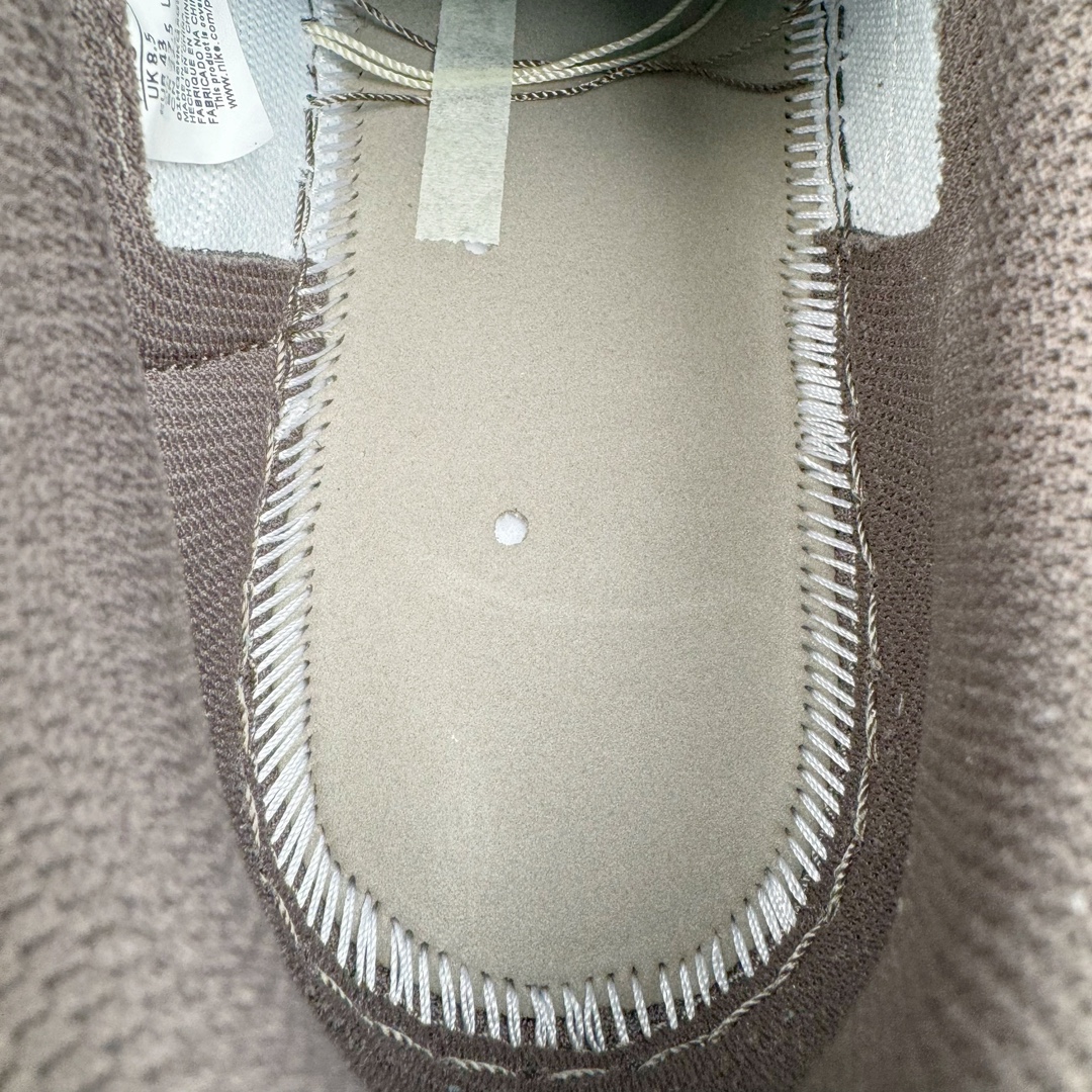 图片[10]-＃FK纯原 Travis Scott x Air Jordan AJ1 Low OG SP TS联名倒钩3.0低帮 白棕色 DM7866-162 外贸高端零售特供批次 产品品控稳定性领先行业 各方面均可对飙L版 良心定价不杀猪 原厂全套原楦原纸板冲刀磨具开发 原厂皮料加持 原厂港宝加持定型后跟R度完美 同源原厂电绣 鬼脸飞翼针数密度立体效果一致 百分百一致原鞋 原厂拉帮工艺 针距密度一致 后跟弧度收口自然不对折 极致一眼正品既视感 进口玻璃冲刀皮料裁剪零毛边 全鞋电脑针车工艺 品控清洁度最高QC检验标准 免检产品 原厂订购鞋盒、鞋标、防尘纸、鞋撑、鞋带 追求极致的原厂味道 尺码：36 36.5 37.5 38 38.5 39 40 40.5 41 42 42.5 43 44 44.5 45 46 47.5 48.5-选品中心