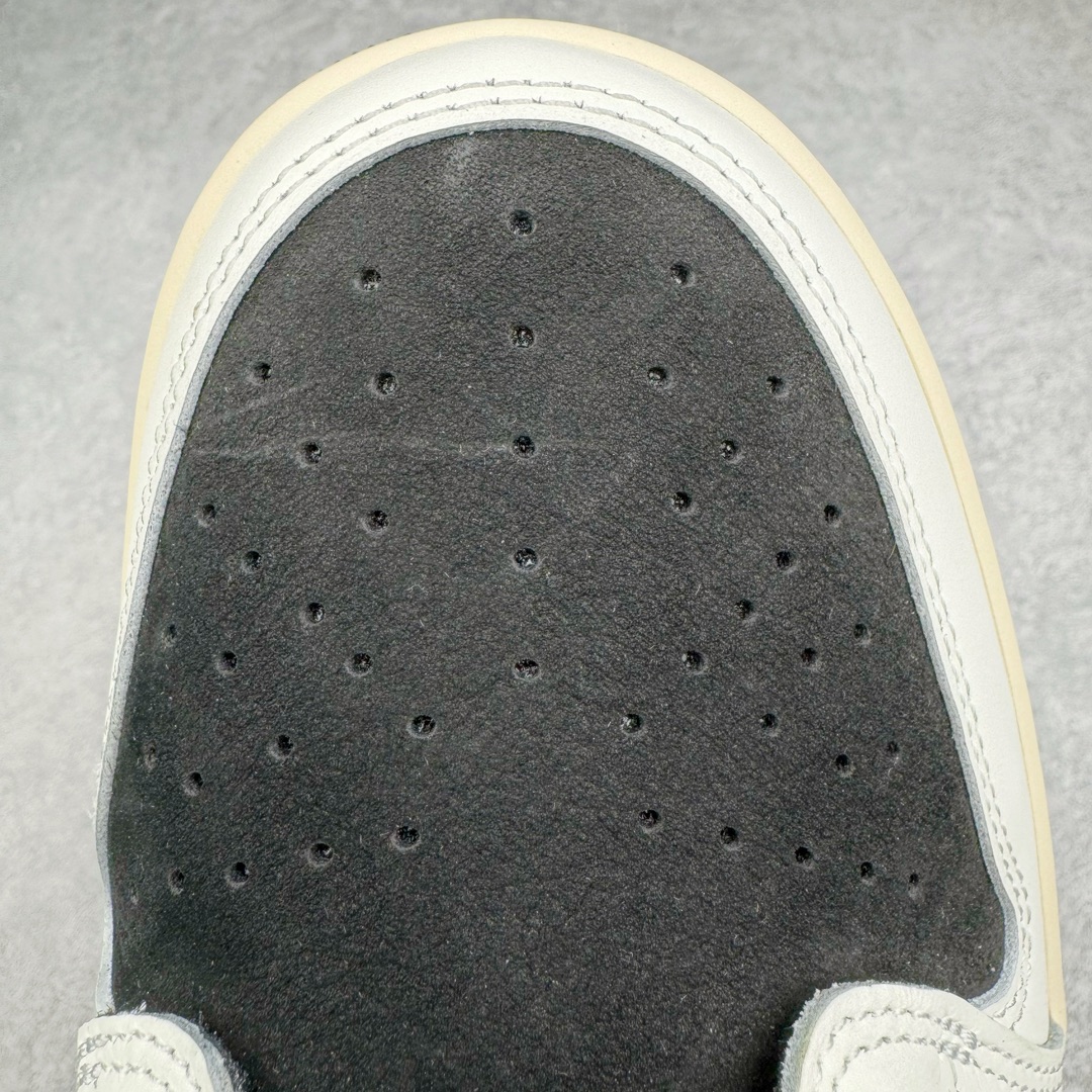 图片[14]-＃FK纯原 Travis Scott x Air Jordan AJ1 Low OG SP TS联名倒钩5.0低帮 白黑橄榄绿 DZ4137-106 外贸高端零售特供批次 产品品控稳定性领先行业 各方面均可对飙L版 良心定价不杀猪 原厂全套原楦原纸板冲刀磨具开发 原厂皮料加持 原厂港宝加持定型后跟R度完美 同源原厂电绣 鬼脸飞翼针数密度立体效果一致 百分百一致原鞋 原厂拉帮工艺 针距密度一致 后跟弧度收口自然不对折 极致一眼正品既视感 进口玻璃冲刀皮料裁剪零毛边 全鞋电脑针车工艺 品控清洁度最高QC检验标准 免检产品 原厂订购鞋盒、鞋标、防尘纸、鞋撑、鞋带 追求极致的原厂味道 尺码：36 36.5 37.5 38 38.5 39 40 40.5 41 42 42.5 43 44 44.5 45 46 47.5 48.5-选品中心