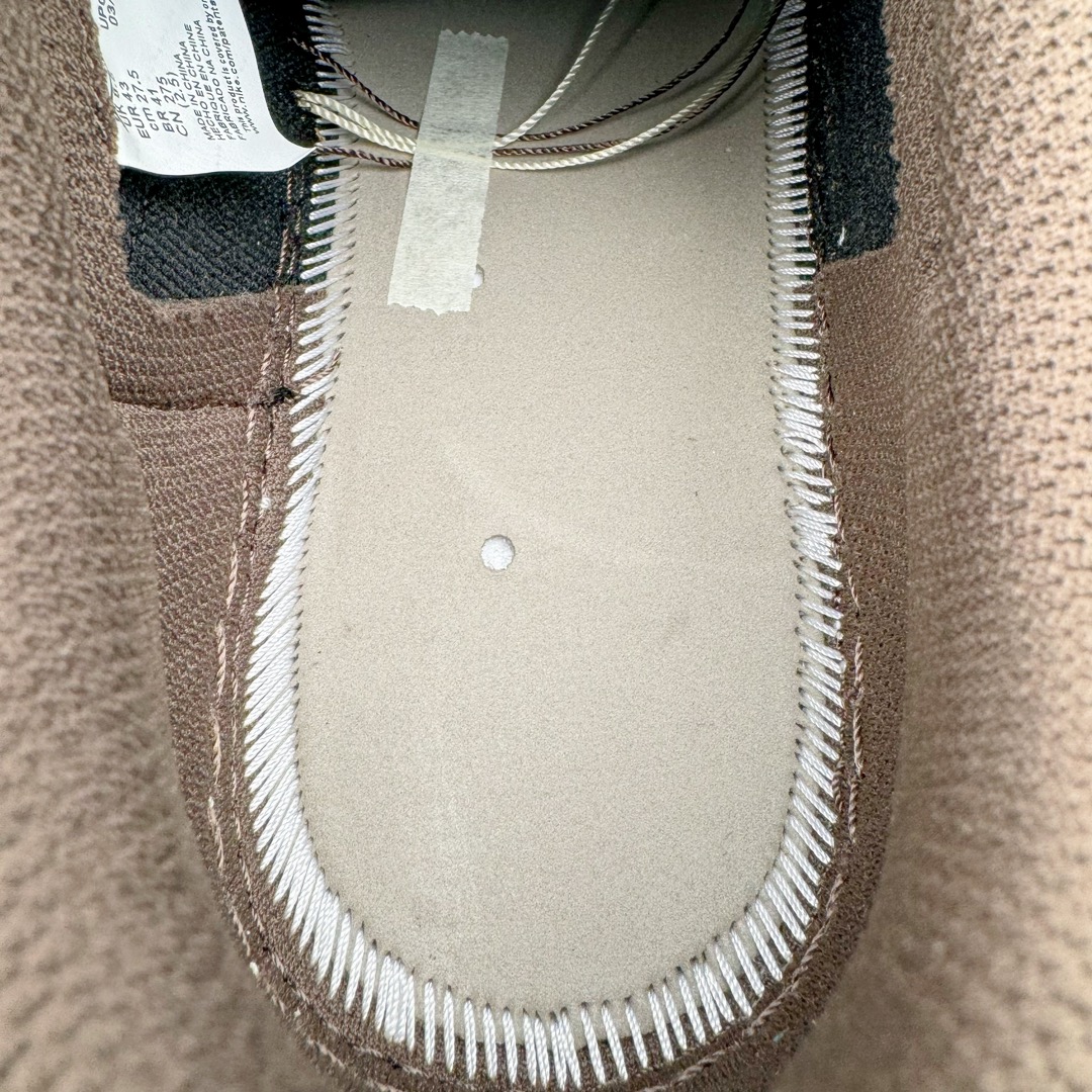 图片[13]-＃FK纯原 Travis Scott x Air Jordan AJ1 Low OG SP TS联名倒钩1.0低帮 深棕 CQ4277-001 外贸高端零售特供批次 产品品控稳定性领先行业 各方面均可对飙L版 良心定价不杀猪 原厂全套原楦原纸板冲刀磨具开发 原厂皮料加持 原厂港宝加持定型后跟R度完美 同源原厂电绣 鬼脸飞翼针数密度立体效果一致 百分百一致原鞋 原厂拉帮工艺 针距密度一致 后跟弧度收口自然不对折 极致一眼正品既视感 进口玻璃冲刀皮料裁剪零毛边 全鞋电脑针车工艺 品控清洁度最高QC检验标准 免检产品 原厂订购鞋盒、鞋标、防尘纸、鞋撑、鞋带 追求极致的原厂味道 尺码：36 36.5 37.5 38 38.5 39 40 40.5 41 42 42.5 43 44 44.5 45 46 47.5 48.5-选品中心