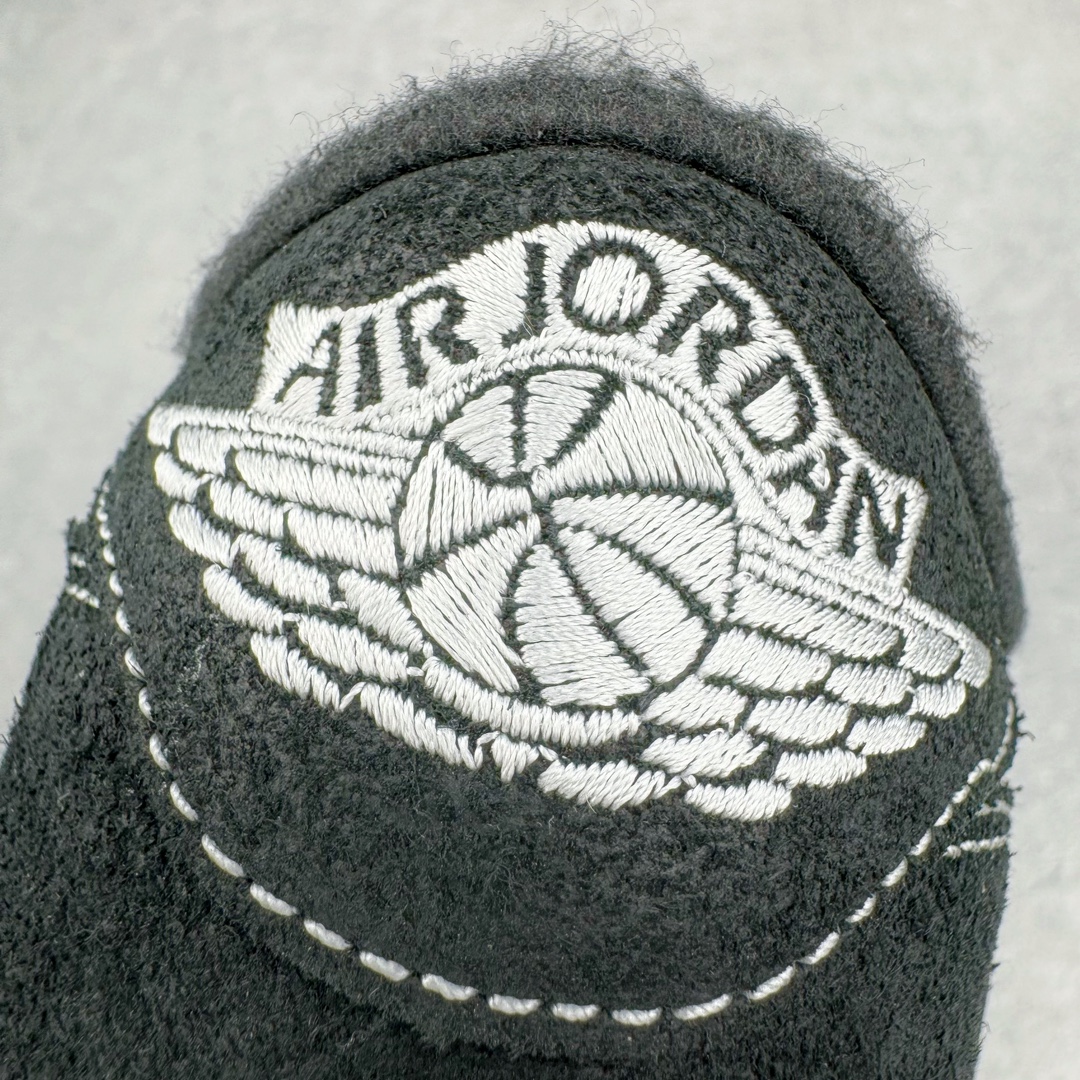 图片[11]-＃FK纯原 Travis Scott x Air Jordan AJ1 Low OG TS联名倒钩4.0低帮 黑武士 DM7866-001 外贸高端零售特供批次 产品品控稳定性领先行业 各方面均可对飙L版 良心定价不杀猪 原厂全套原楦原纸板冲刀磨具开发 原厂皮料加持 原厂港宝加持定型后跟R度完美 同源原厂电绣 鬼脸飞翼针数密度立体效果一致 百分百一致原鞋 原厂拉帮工艺 针距密度一致 后跟弧度收口自然不对折 极致一眼正品既视感 进口玻璃冲刀皮料裁剪零毛边 全鞋电脑针车工艺 品控清洁度最高QC检验标准 免检产品 原厂订购鞋盒、鞋标、防尘纸、鞋撑、鞋带 追求极致的原厂味道 尺码：36 36.5 37.5 38 38.5 39 40 40.5 41 42 42.5 43 44 44.5 45 46 47.5 48.5-选品中心