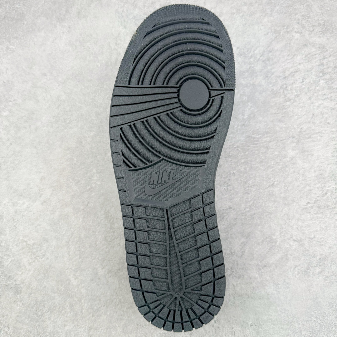 图片[9]-＃FK纯原 Travis Scott x Air Jordan AJ1 Low OG TS联名倒钩4.0低帮 黑武士 DM7866-001 外贸高端零售特供批次 产品品控稳定性领先行业 各方面均可对飙L版 良心定价不杀猪 原厂全套原楦原纸板冲刀磨具开发 原厂皮料加持 原厂港宝加持定型后跟R度完美 同源原厂电绣 鬼脸飞翼针数密度立体效果一致 百分百一致原鞋 原厂拉帮工艺 针距密度一致 后跟弧度收口自然不对折 极致一眼正品既视感 进口玻璃冲刀皮料裁剪零毛边 全鞋电脑针车工艺 品控清洁度最高QC检验标准 免检产品 原厂订购鞋盒、鞋标、防尘纸、鞋撑、鞋带 追求极致的原厂味道 尺码：36 36.5 37.5 38 38.5 39 40 40.5 41 42 42.5 43 44 44.5 45 46 47.5 48.5-选品中心