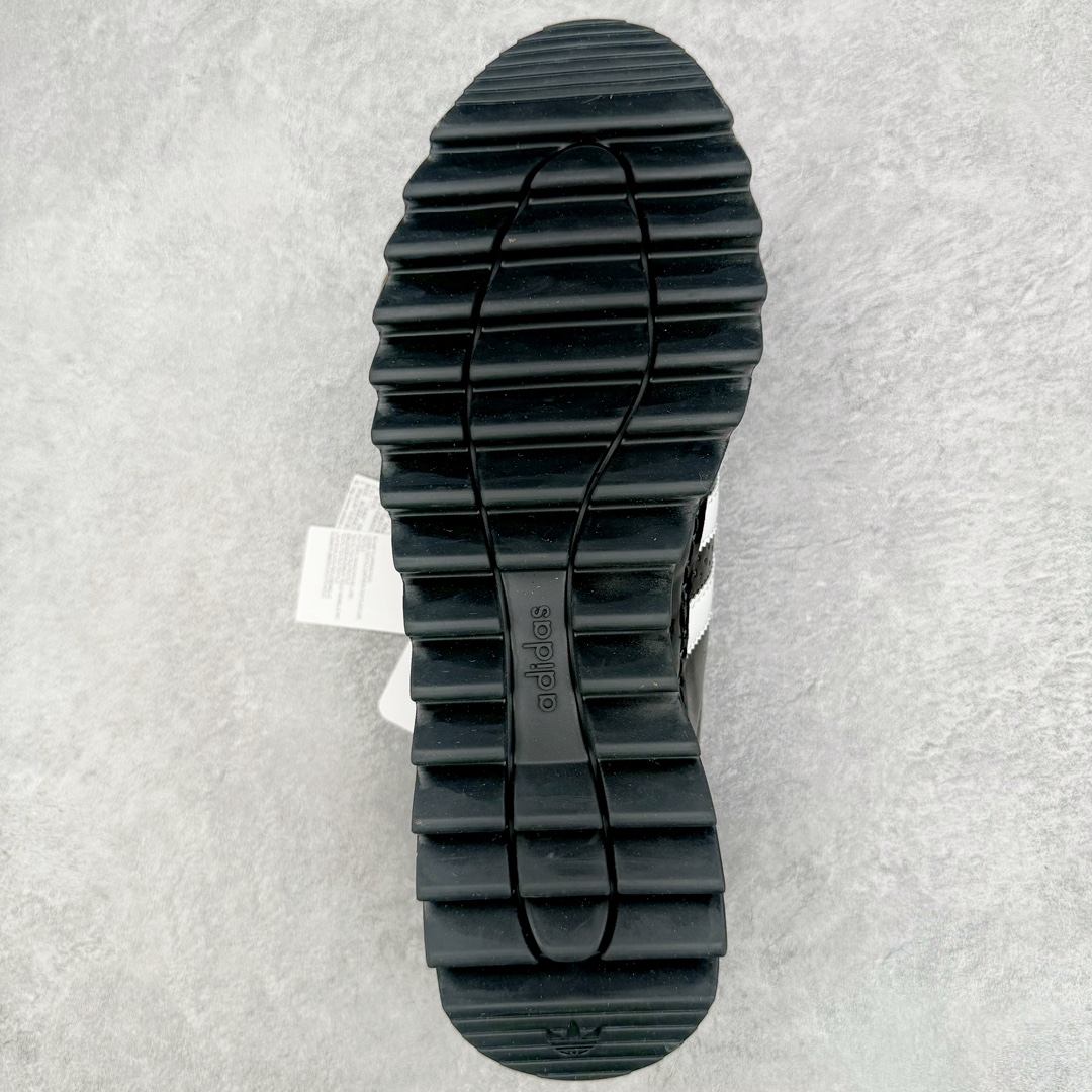 图片[9]-＃福利特价 Clot x AD Superstar 联名圆头舒适耐磨低帮贝壳头板鞋 黑白 货号：IH5953 2023年10月，香港潮牌Clot在纪念20周年2024年春夏时装秀推出将与Adidas再一次合作，这也是联合创始人陈冠希和Adidas在首次合作十多年后再次联手。全新合作特别之处CLOT对标志性的Adidas Superstar系列鞋款进行独特诠释。定于2024年2月23日推出Clot x Adidas Superstar “Cloud White”以云白色、核心黑色和水晶沙的时尚色调组合，采用预科生风格，配有白色皮革鞋身，饰有透气孔以增强透气性，并辅以标志性的贝壳鞋头，其他细节包括侧面的黑色三条纹、联名鞋舌标签和鞋跟标签，而且这款运动鞋采用堆叠式白色和棕褐色中底，为经典巨星增添了独特的风格，最后以奶油色凹槽橡胶外底，确保耐用性和牵引力。这个设计毫不费力地将传统与创新结合在一起。尺码：36 36.5 37.5 38 38.5 39 40 40.5 41 42 42.5 43 44 44.5 45 46-选品中心