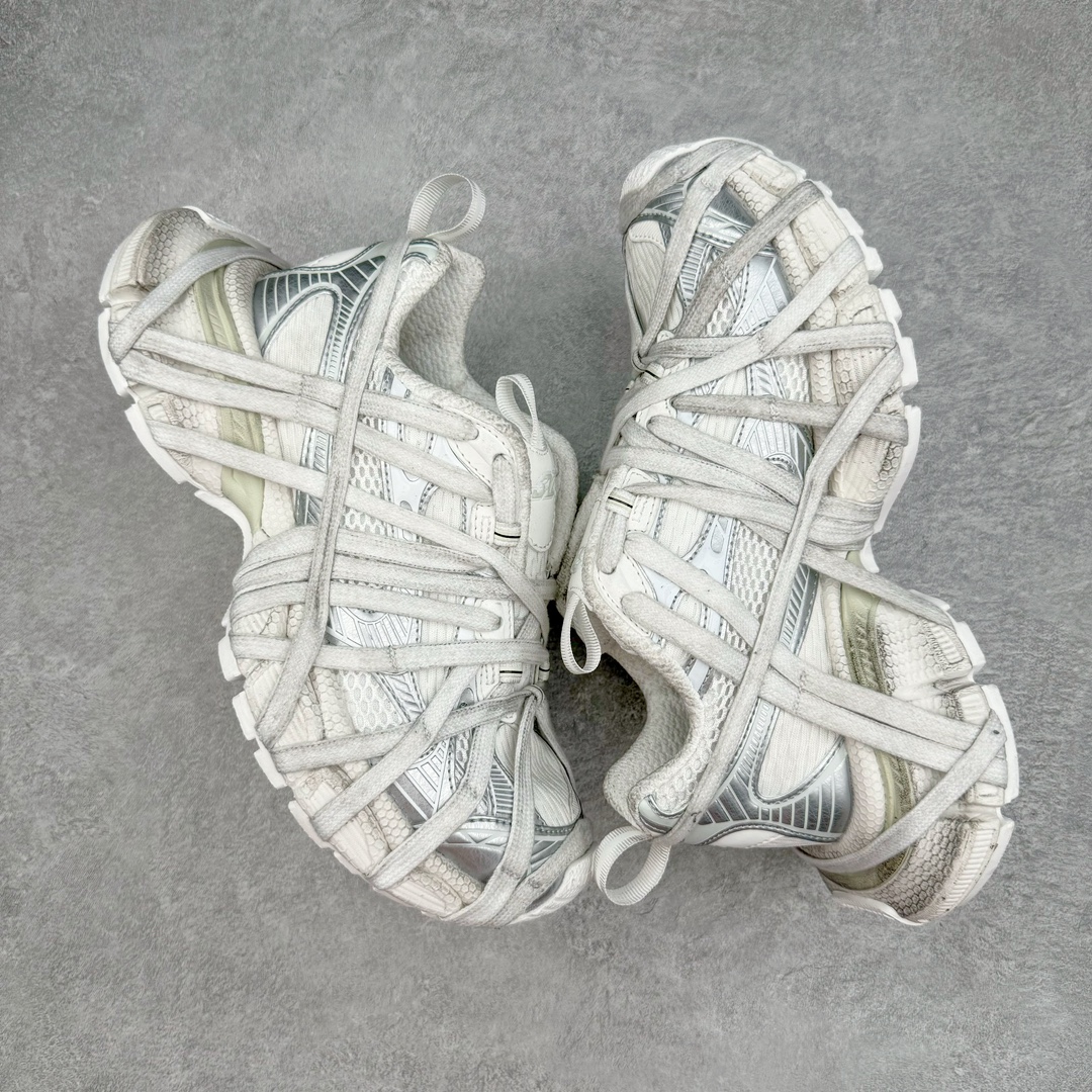 图片[3]-＃纯原 BALENCIAGA 3XL Sneakers 巴黎世家十代网布系带低帮走秀复古老爹鞋 全套原纸板楦头开发 最原汁原味的灵魂版型 全鞋荧光划线卡点 胶水把控整洁度追求极致完美 每一双都是工艺品 多重QC质检 超越公司货的品控标准 实实在在的免检产品 原盒原配 正确字体电绣 粗细、位置、大小正确 侧边TPU 透气孔匹配意产原版 正确分离大底 TPU软底 原版一致大底LOGO 立体感十足 原厂皮料水洗做旧 采购原厂网纱 不含皮革 网布材料和聚氨酯 磨损效果 鞋头边缘和后帮 Balenciaga 徽标 鞋面和后跟凸印尺码 鞋舌 3XL 橡胶品牌标识和反光细节 鞋帮拉袢和鞋舌拉祥 配反光细节 备用鞋带在鞋履前侧 可在穿着前取下 便于不同造型搭配 偏大一码 尺码：35 36 37 38 39 40 41 42 43 44 45 46-选品中心
