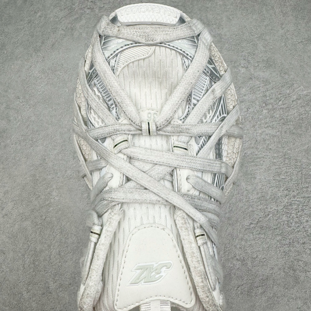 图片[4]-＃纯原 BALENCIAGA 3XL Sneakers 巴黎世家十代网布系带低帮走秀复古老爹鞋 全套原纸板楦头开发 最原汁原味的灵魂版型 全鞋荧光划线卡点 胶水把控整洁度追求极致完美 每一双都是工艺品 多重QC质检 超越公司货的品控标准 实实在在的免检产品 原盒原配 正确字体电绣 粗细、位置、大小正确 侧边TPU 透气孔匹配意产原版 正确分离大底 TPU软底 原版一致大底LOGO 立体感十足 原厂皮料水洗做旧 采购原厂网纱 不含皮革 网布材料和聚氨酯 磨损效果 鞋头边缘和后帮 Balenciaga 徽标 鞋面和后跟凸印尺码 鞋舌 3XL 橡胶品牌标识和反光细节 鞋帮拉袢和鞋舌拉祥 配反光细节 备用鞋带在鞋履前侧 可在穿着前取下 便于不同造型搭配 偏大一码 尺码：35 36 37 38 39 40 41 42 43 44 45 46-选品中心