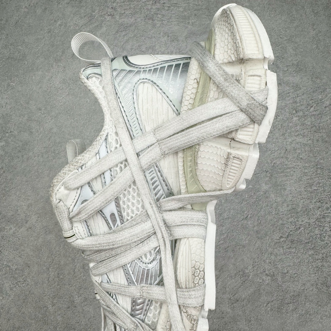 图片[7]-＃纯原 BALENCIAGA 3XL Sneakers 巴黎世家十代网布系带低帮走秀复古老爹鞋 全套原纸板楦头开发 最原汁原味的灵魂版型 全鞋荧光划线卡点 胶水把控整洁度追求极致完美 每一双都是工艺品 多重QC质检 超越公司货的品控标准 实实在在的免检产品 原盒原配 正确字体电绣 粗细、位置、大小正确 侧边TPU 透气孔匹配意产原版 正确分离大底 TPU软底 原版一致大底LOGO 立体感十足 原厂皮料水洗做旧 采购原厂网纱 不含皮革 网布材料和聚氨酯 磨损效果 鞋头边缘和后帮 Balenciaga 徽标 鞋面和后跟凸印尺码 鞋舌 3XL 橡胶品牌标识和反光细节 鞋帮拉袢和鞋舌拉祥 配反光细节 备用鞋带在鞋履前侧 可在穿着前取下 便于不同造型搭配 偏大一码 尺码：35 36 37 38 39 40 41 42 43 44 45 46-选品中心