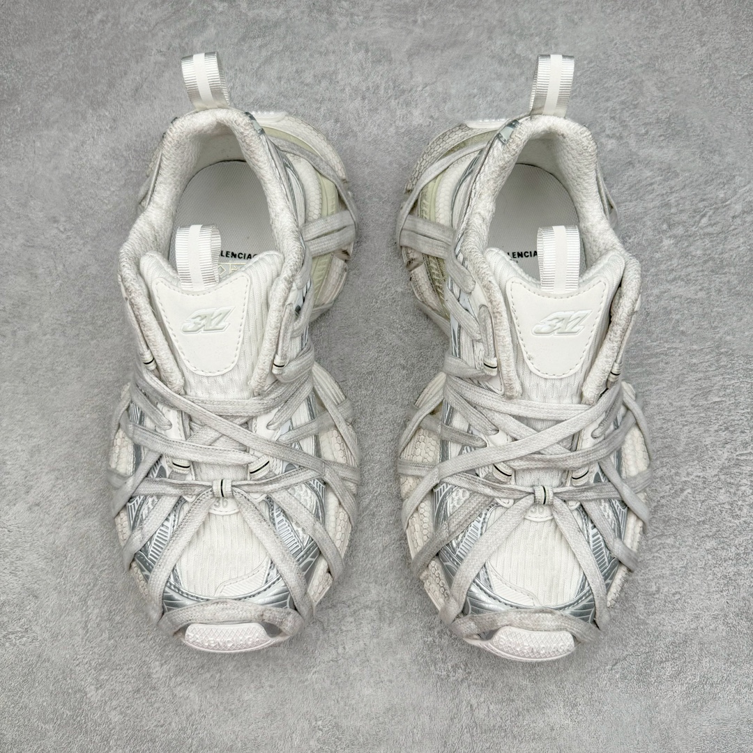 图片[2]-＃纯原 BALENCIAGA 3XL Sneakers 巴黎世家十代网布系带低帮走秀复古老爹鞋 全套原纸板楦头开发 最原汁原味的灵魂版型 全鞋荧光划线卡点 胶水把控整洁度追求极致完美 每一双都是工艺品 多重QC质检 超越公司货的品控标准 实实在在的免检产品 原盒原配 正确字体电绣 粗细、位置、大小正确 侧边TPU 透气孔匹配意产原版 正确分离大底 TPU软底 原版一致大底LOGO 立体感十足 原厂皮料水洗做旧 采购原厂网纱 不含皮革 网布材料和聚氨酯 磨损效果 鞋头边缘和后帮 Balenciaga 徽标 鞋面和后跟凸印尺码 鞋舌 3XL 橡胶品牌标识和反光细节 鞋帮拉袢和鞋舌拉祥 配反光细节 备用鞋带在鞋履前侧 可在穿着前取下 便于不同造型搭配 偏大一码 尺码：35 36 37 38 39 40 41 42 43 44 45 46-选品中心