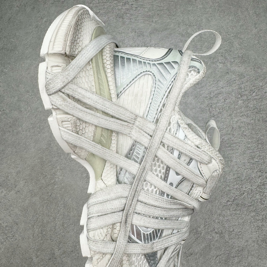 图片[6]-＃纯原 BALENCIAGA 3XL Sneakers 巴黎世家十代网布系带低帮走秀复古老爹鞋 全套原纸板楦头开发 最原汁原味的灵魂版型 全鞋荧光划线卡点 胶水把控整洁度追求极致完美 每一双都是工艺品 多重QC质检 超越公司货的品控标准 实实在在的免检产品 原盒原配 正确字体电绣 粗细、位置、大小正确 侧边TPU 透气孔匹配意产原版 正确分离大底 TPU软底 原版一致大底LOGO 立体感十足 原厂皮料水洗做旧 采购原厂网纱 不含皮革 网布材料和聚氨酯 磨损效果 鞋头边缘和后帮 Balenciaga 徽标 鞋面和后跟凸印尺码 鞋舌 3XL 橡胶品牌标识和反光细节 鞋帮拉袢和鞋舌拉祥 配反光细节 备用鞋带在鞋履前侧 可在穿着前取下 便于不同造型搭配 偏大一码 尺码：35 36 37 38 39 40 41 42 43 44 45 46-选品中心