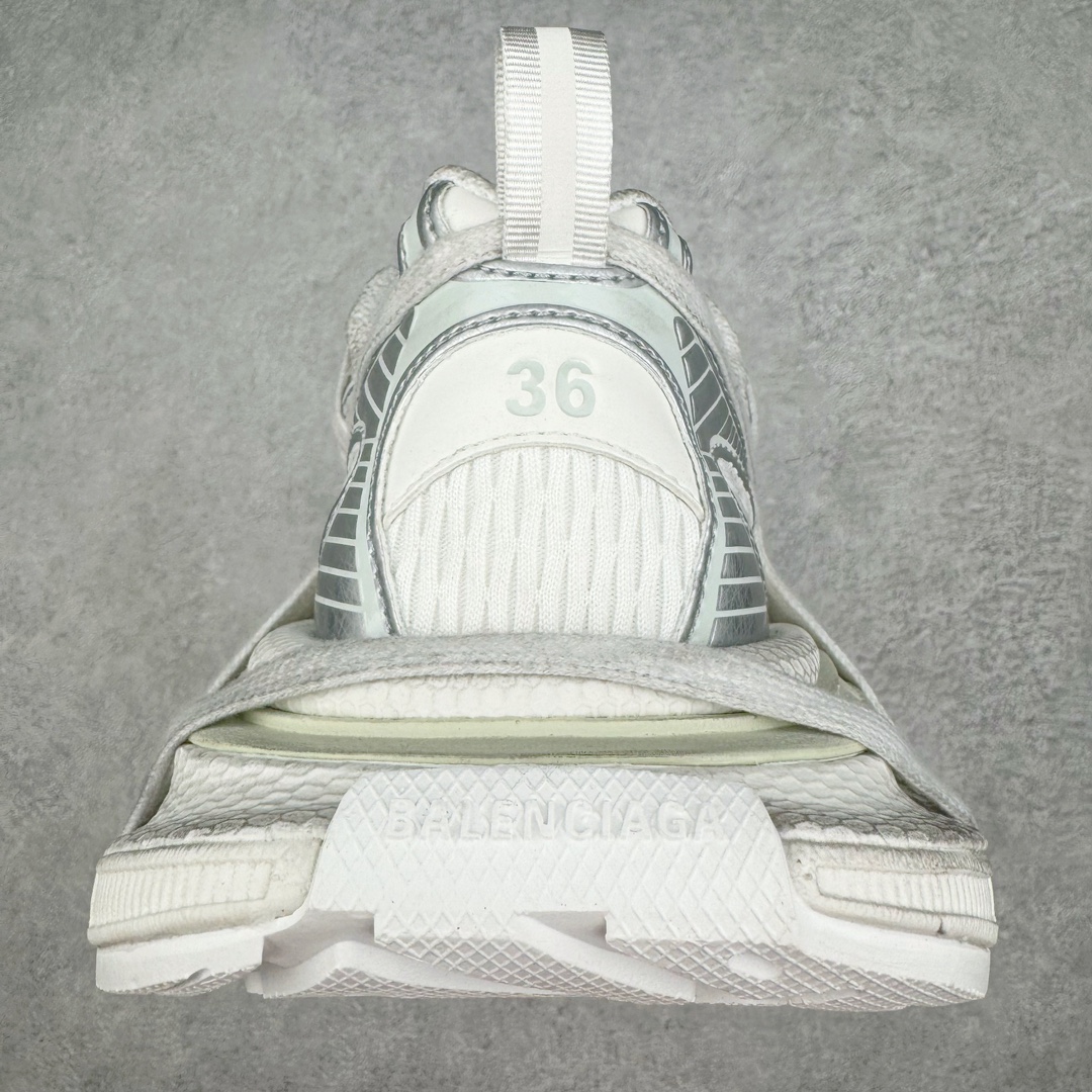 图片[8]-＃纯原 BALENCIAGA 3XL Sneakers 巴黎世家十代网布系带低帮走秀复古老爹鞋 全套原纸板楦头开发 最原汁原味的灵魂版型 全鞋荧光划线卡点 胶水把控整洁度追求极致完美 每一双都是工艺品 多重QC质检 超越公司货的品控标准 实实在在的免检产品 原盒原配 正确字体电绣 粗细、位置、大小正确 侧边TPU 透气孔匹配意产原版 正确分离大底 TPU软底 原版一致大底LOGO 立体感十足 原厂皮料水洗做旧 采购原厂网纱 不含皮革 网布材料和聚氨酯 磨损效果 鞋头边缘和后帮 Balenciaga 徽标 鞋面和后跟凸印尺码 鞋舌 3XL 橡胶品牌标识和反光细节 鞋帮拉袢和鞋舌拉祥 配反光细节 备用鞋带在鞋履前侧 可在穿着前取下 便于不同造型搭配 偏大一码 尺码：35 36 37 38 39 40 41 42 43 44 45 46-选品中心