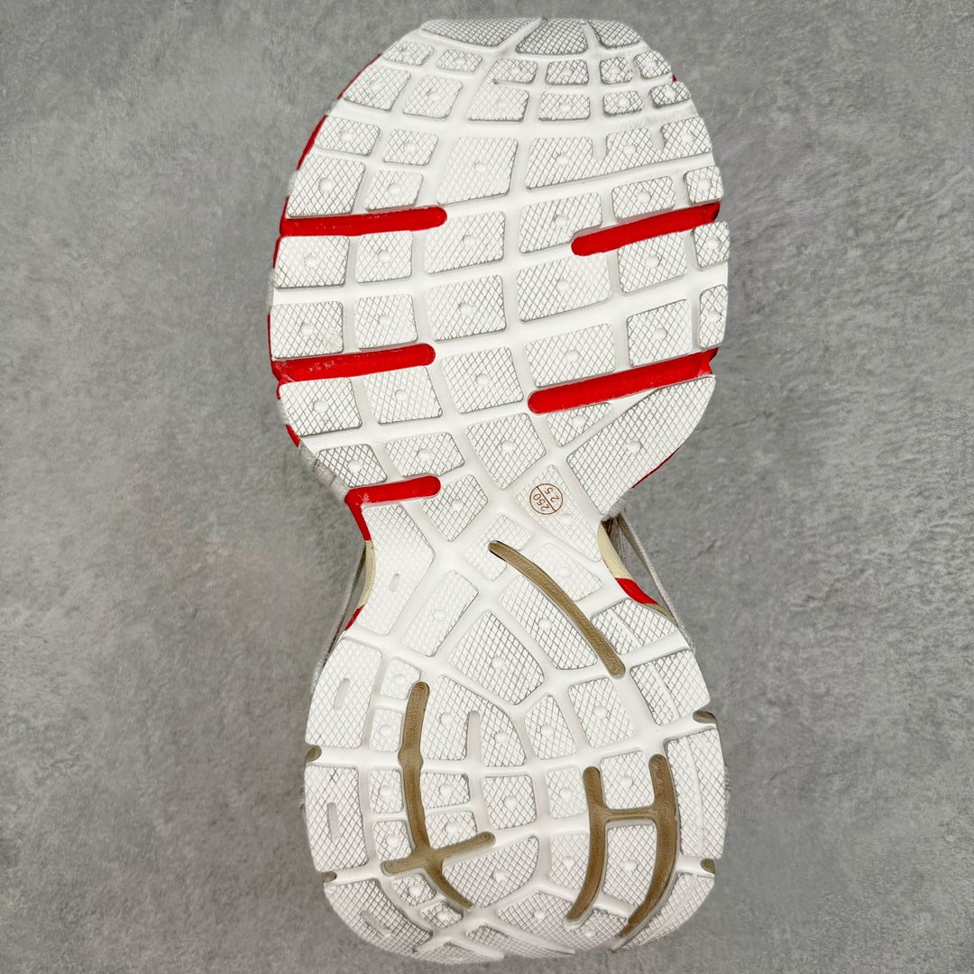 图片[9]-＃纯原 BALENCIAGA 3XL Sneakers 巴黎世家十代网布系带低帮走秀复古老爹鞋 全套原纸板楦头开发 最原汁原味的灵魂版型 全鞋荧光划线卡点 胶水把控整洁度追求极致完美 每一双都是工艺品 多重QC质检 超越公司货的品控标准 实实在在的免检产品 原盒原配 正确字体电绣 粗细、位置、大小正确 侧边TPU 透气孔匹配意产原版 正确分离大底 TPU软底 原版一致大底LOGO 立体感十足 原厂皮料水洗做旧 采购原厂网纱 不含皮革 网布材料和聚氨酯 磨损效果 鞋头边缘和后帮 Balenciaga 徽标 鞋面和后跟凸印尺码 鞋舌 3XL 橡胶品牌标识和反光细节 鞋帮拉袢和鞋舌拉祥 配反光细节 备用鞋带在鞋履前侧 可在穿着前取下 便于不同造型搭配 偏大一码 尺码：35 36 37 38 39 40 41 42 43 44 45 46-选品中心