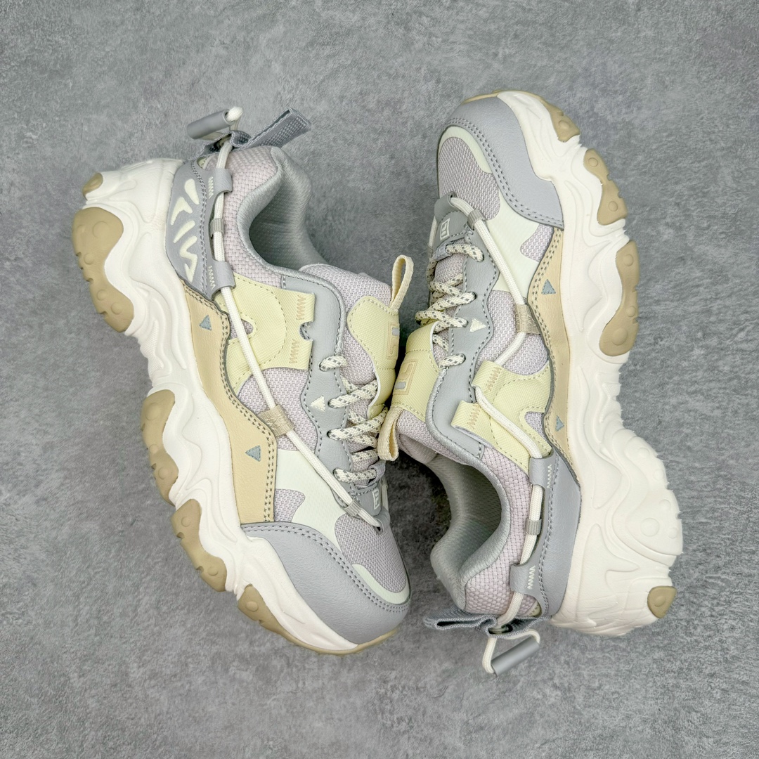 图片[3]-FILA FUSION 斐乐潮牌防滑耐磨轻便运动鞋 FUSION 系列传承了 FILA 的百年基因，融入年轻运动及潮流文化，成为引领变革、创新突破的一代。以“1+N” 的跨界合作模式重现经典的同时创造经典。带来最出其不意的跨界合作惊喜。同时，FILAFUSION把FILA 的 DNA 融入到定制体验里，你可以随心制造厲于你的产品。FILA FUSION 的鞋家族涵盖了老爹鞋、跑步鞋、网球鞋、季节款。风格复古新潮，满足了时尚人士出行及各类运动的搭配需求，成为当下年轻人筷拥的鞋类品牌之一。FILA FUSION 走进年轻人的世界，通过年轻人运动，街舞，滑板，篮球，展现 FILA FUSION 的潮流态度和年轻文化。FILA FUSION 认为末来属于引领变革、创新突破的年轻一代，让我们一起构成 FILA 未来的蓝图吧！尺码：36 36.5 37.5 38 38.5 39 40 40.5 41 42 42.5 43 44 44.5 45-选品中心