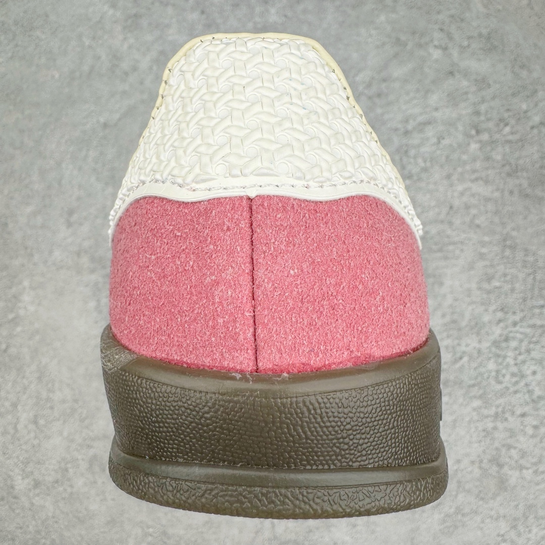 图片[8]-＃福利特价 AD Gazelle Indoor Trainers 羚羊内训系列低帮复古百搭休闲运动德训风板鞋 90年代经典的复刻版！自60年代以足球训练鞋面世以来,Gazelle就以其经典设计席卷全球。1991年版本的复刻,再造经典Gazelle。采用皮革打造,搭配浊色细节,让这款经典更加简约。尺码：36 36⅔ 37⅓ 38 38⅔ 39⅓ 40 40⅔ 41⅓ 42 42⅔ 43⅓ 44 45-选品中心