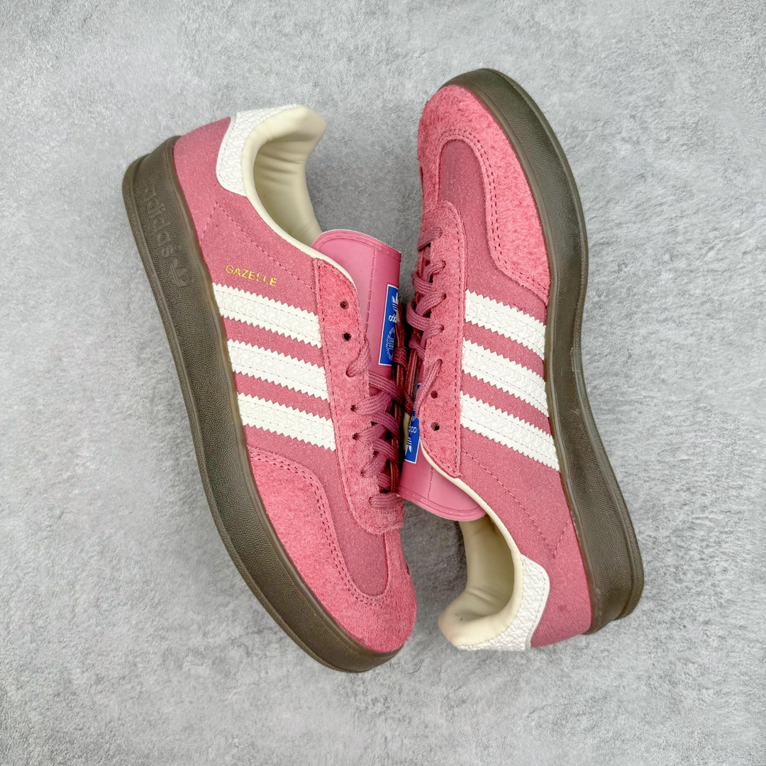 图片[3]-＃福利特价 AD Gazelle Indoor Trainers 羚羊内训系列低帮复古百搭休闲运动德训风板鞋 90年代经典的复刻版！自60年代以足球训练鞋面世以来,Gazelle就以其经典设计席卷全球。1991年版本的复刻,再造经典Gazelle。采用皮革打造,搭配浊色细节,让这款经典更加简约。尺码：36 36⅔ 37⅓ 38 38⅔ 39⅓ 40 40⅔ 41⅓ 42 42⅔ 43⅓ 44 45-选品中心