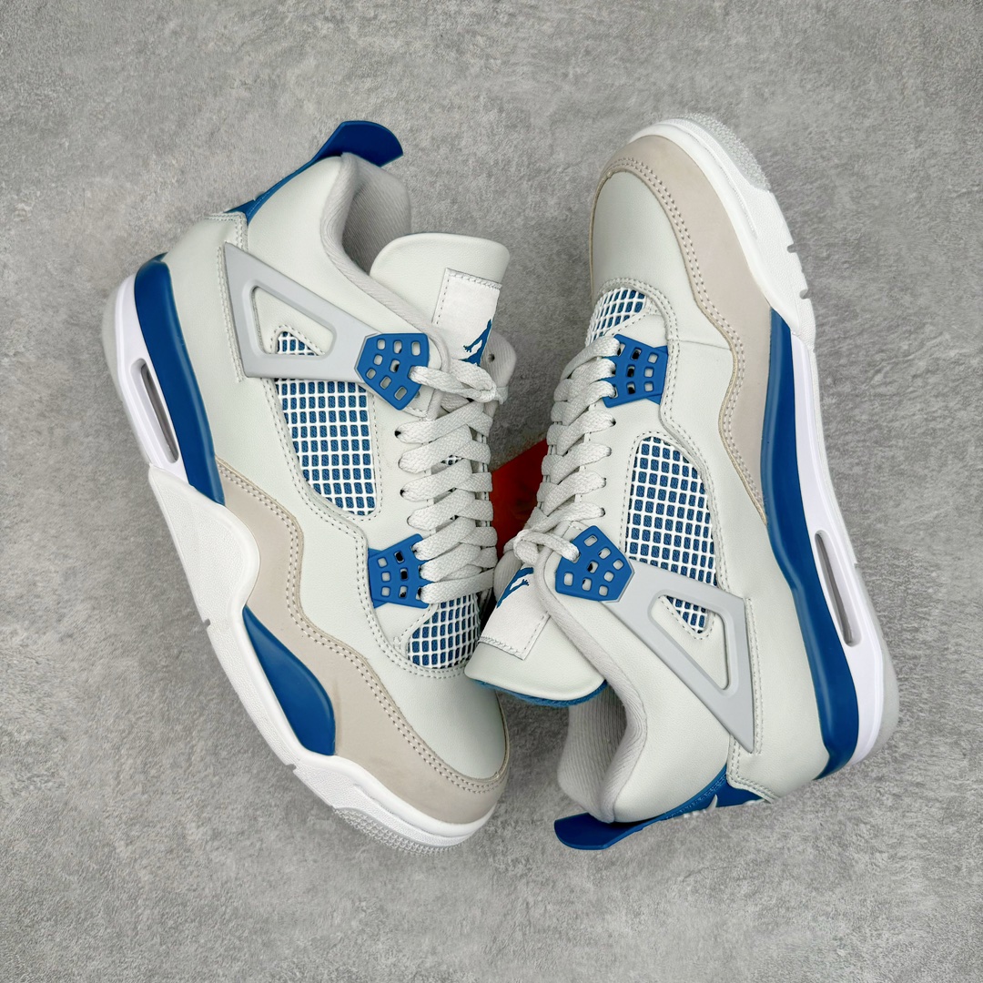 图片[3]-零售💰260 ＃KZ神版福利回馈‼Air Jordan AJ4 Retro \”Military Blue\” 白蓝2024 FV5029-141 独家外贸特供尺码含 45.5 49.5 50.5 国内外口碑最好最推荐的产品 市场中端王者 亲自操刀耗时半年巨作 全套原纸板楦头开发 确保原汁原味 完美呈现四代版型 一比一鞋头弧度高度鞋身弧度 此版本只针对中端市场 皮料材质有所更替 其他数据细节工艺流程均保持一致 绝不口嗨 细节品控鞋型随意秒杀市面3XX 4XX 原厂TPU网格鞋带扣 正确内里网布 菱角分明不变形无多余毛边 柔软性质感一致于原鞋 市场唯一原厂鞋扣模具 背面可见隐藏注塑口 原厂织唛标 原厂飞人电绣工艺 尾指中部跳三针 独家绑鞋带手法 印刷中底布 四线拉帮 米色美纹纸贴合固定 进口港宝加持 后跟自然饱满 全鞋荧光划线卡点 追求极致完美 每一双都是工艺品 多重QC质检 超越公司货的品控标准 实实在在的免检产品 尺码：40 40.5 41 42 42.5 43 44 44.5 45 45.5 46 47.5 48.5 49.5 50.5 编码：by2936060-运动鞋