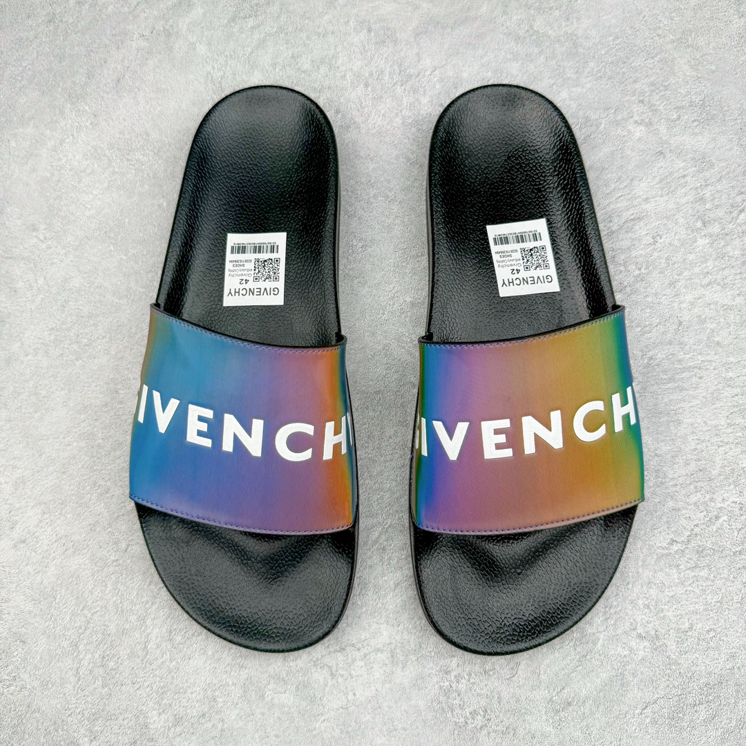 零售💰180 Givenchy 纪梵希 夏季一字拖鞋 高端奢潮 网红款 经典潮流Givenchy压纹Logo 超软鞋底拖鞋 海外代购 专柜全套包装 Size：36 37 38 39 40 41 42 43 44 45 46 47 编码：Kby1936080-运动鞋