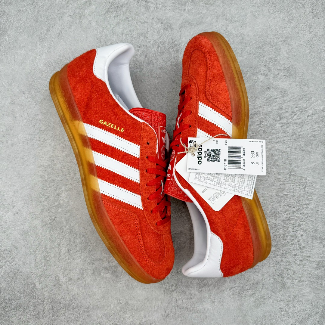 图片[3]-零售💰240 ＃KZ神版 AD Original Gazelle Indoor Trainers 瞪羚室内鞋系列低帮复古百搭休闲运动德训风板鞋 红白 HQ8718 独家前帮工艺加持 全套原纸板楦头开发 每道工序同步公司流程 确保原汁原味 完美呈现原鞋版型 原厂高频磨具加持 精准内部资源对接 Logo字体百分百还原 原厂特供纳米纤维板 区别市面劣质纸板中底 原厂海玻璃鞋垫 中置乳胶足弓支撑垫 正确3/2横条宽版背胶 一比一鞋头弧度高度鞋身弧度 烫金亮度高频深浅同步原鞋 独家私模最大47.5 半透明橡胶大底 原厂定制长毛翻毛皮组合环保纤维革鞋面 原厂港宝加持定型后跟R度完美 原厂高频磨具加持 Logo字体 凹凸明显 轮廓分明 描漆定位精准 三道杠为尖角45°锯齿状 高频立体感很强 区别圆形锯齿 已最大程度还原公司 欢迎对比 将复古进行到底 简约流畅 三十年不变经典 这款Gazelle运动鞋 无论面料、配色、质感或设计 都只在重现其1991年原款的经典 皮革鞋面 撞色三条纹和鞋跟标的设计 力求呈现90年代的经典复古风潮 Samba火热的同时 也带动了其它的复古鞋型 Gazelle便是其中一只 Gazelle Indoor拥有包边更宽的T字型鞋头 更好的保护运动员的前掌 浓浓的复古氛围感 非常适合现在流行的Cleanfit风格 SIZE：35.5 36 36.5 37 38 38.5 39 40 40.5 41 42 42.5 43 44 44.5 45 46 47.5 编码：by2936040-运动鞋