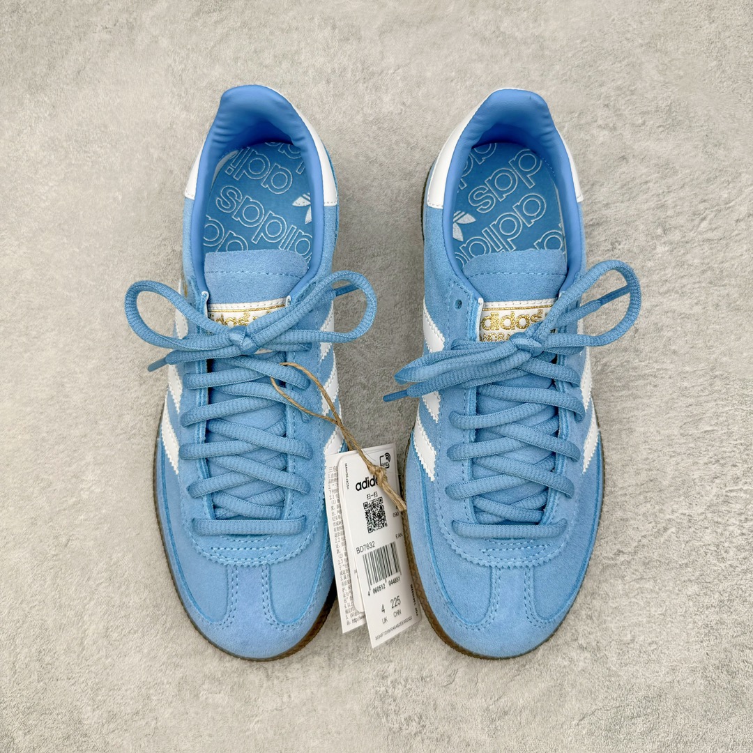 图片[2]-零售💰230 ＃MF AD Originals Handball SPZL 手球运动员系列百搭休闲运动板鞋 BD7632 这款来自阿迪达斯的这款HANDBALL SPZL前身是一双手球运动鞋，这一次拿来复刻，所以鞋面的主要色彩选用了黑色， 鞋面外侧除了Spezial字母之外还有三叶草标志。Handball SPZL作为复古手球训练鞋与作为室内足球鞋的Samba有着异曲同工之处，但是质感更为出众的鞋身以及丰富的配色选择比起Samba来讲可以说是更胜一筹了！尺码：36 36⅔ 37⅓ 38 38⅔ 39⅓ 40 40⅔ 41⅓ 42 42⅔ 43⅓ 44 45  编码：Rby2936030-运动鞋