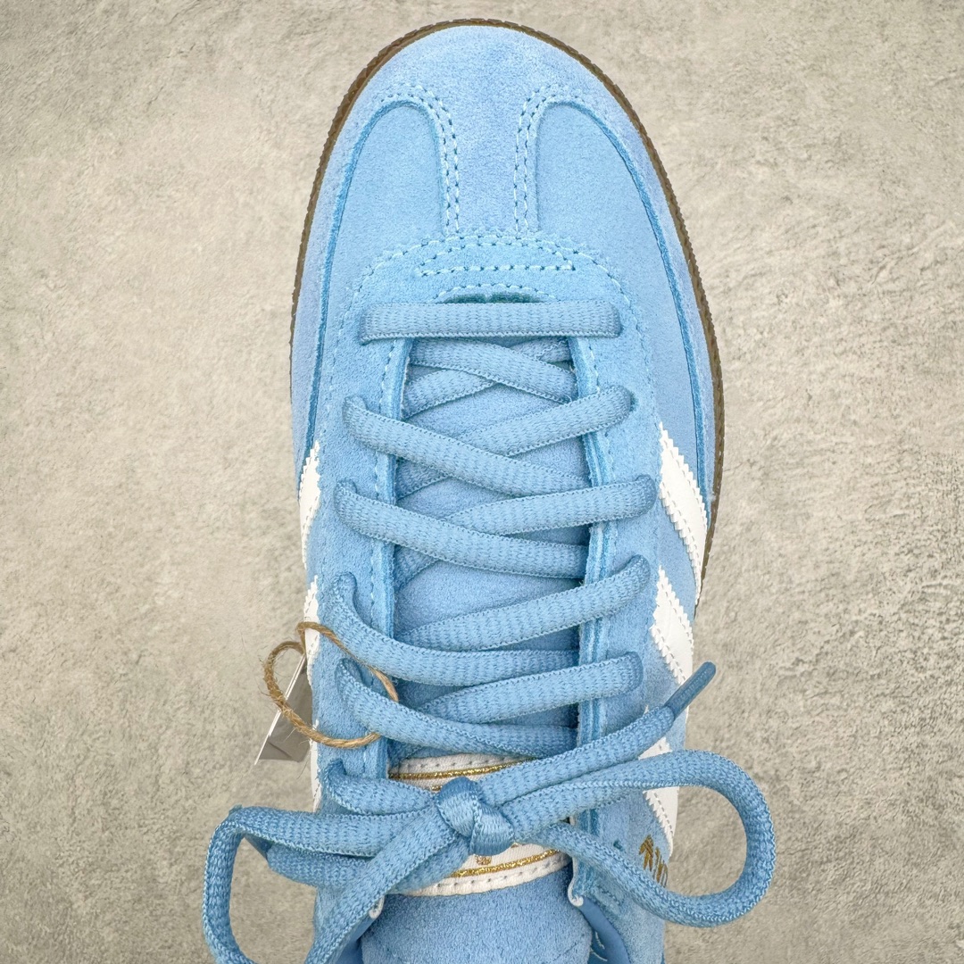 图片[4]-零售💰230 ＃MF AD Originals Handball SPZL 手球运动员系列百搭休闲运动板鞋 BD7632 这款来自阿迪达斯的这款HANDBALL SPZL前身是一双手球运动鞋，这一次拿来复刻，所以鞋面的主要色彩选用了黑色， 鞋面外侧除了Spezial字母之外还有三叶草标志。Handball SPZL作为复古手球训练鞋与作为室内足球鞋的Samba有着异曲同工之处，但是质感更为出众的鞋身以及丰富的配色选择比起Samba来讲可以说是更胜一筹了！尺码：36 36⅔ 37⅓ 38 38⅔ 39⅓ 40 40⅔ 41⅓ 42 42⅔ 43⅓ 44 45  编码：Rby2936030-运动鞋