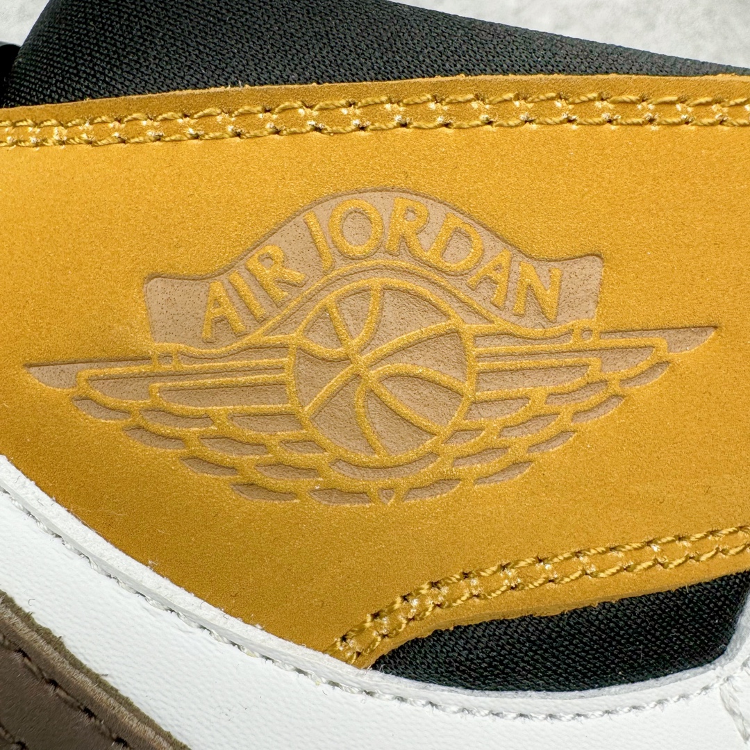 图片[12]-零售💰290 ＃KZ神版 Air Jordan Legacy AJ312 High 高帮复古篮球鞋 白棕 AV3922-102 市场最强独一档产物 全套原纸板楦头开发 原厂大底磨具加持立体防滑纹理 原档数据后跟TPU子母扣魔术贴 原装可视Air Sole气垫 原汁原味最完美的312代版型 唯一正确鞋头趴度弧度高度鞋身腰线 进口港宝加持 后跟自然饱满 全鞋荧光划线卡点 追求极致完美 每一双都是工艺品 多重QC质检 超越公司货的品控标准 实实在在的免检产品 鞋身采用了皮革材质打造 横跨鞋面的魔术贴十分吸睛 侧面的Swoosh Logo的一部分被鞋面遮挡了一部分 颇具玩味 魔术贴上标有NK标识 而鞋舌上是Jordan的经典红色飞翼Logo 后跟和鞋底均采用了AJ3的设计 后跟上同样也使用了经典的爆裂纹图案 SIZE：36 36.5 37.5 38 38.5 39 40 40.5 41 42 42.5 43 44 44.5 45 46 47.5 编码：by2936090-运动鞋