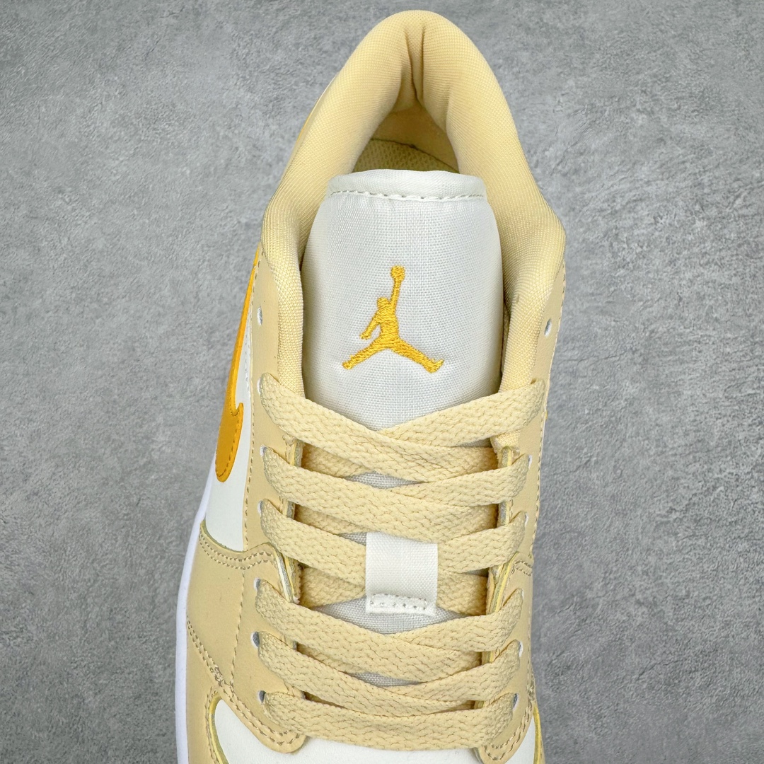 图片[5]-零售💰240 ＃K版 Air Jordan AJ1 Low 低帮 米黄 DC0774-170 全新流水线出品 DT版本唯一平替选择 市场第二梯队最强版 全部原鞋开发 原楦原纸板开发 全鞋电脑针车 原厂内置全掌气垫 原盒内在原标 唯一Zp原版鞋带绑法 免检产品 全新2022版型 全头层皮料 完美零毛边处理 原厂配置全掌气垫 价格定位良心 几十个配色陆续出货 SIZE：36 36.5 37.5 38 38.5 39 40 40.5 41 42 42.5 43 44 44.5 45 46 47.5 编码：yby2936040-运动鞋