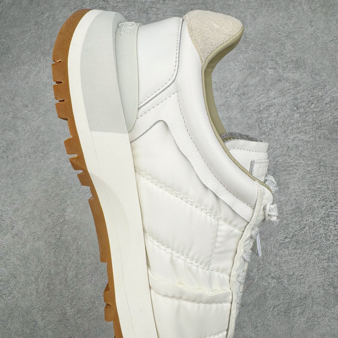 图片[6]-零售💰540 ＃零售版 Maison Margiela Runner Evolution Retro Low Sneakers 马吉拉 MM6网红英训鞋英训风解构低帮复古百搭休闲慢跑鞋 高端零售专供批次 原档数据开发数月百分百还原 原盒原配防尘袋购物卡 全网唯一正确0-23数字排版 一比一间距字体 内里全头层小羊皮 原版防滑鞋底设计 粒面皮革、尼龙和绒面革面料 鞋舌徽标贴饰 绒面革后跟 饰有白色缝线、浸胶细节和徽标压花 抛光皮革和尼龙平纹针织衬里 泡沫橡胶中底 纹理橡胶外底 尺码：36 36.5 37 38 39 40 41 42 42.5 43 44 44.5 45 编码：by5936040-运动鞋