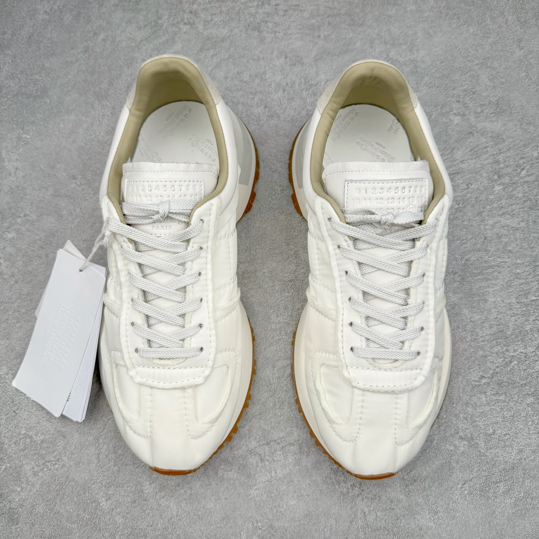 图片[2]-零售💰540 ＃零售版 Maison Margiela Runner Evolution Retro Low Sneakers 马吉拉 MM6网红英训鞋英训风解构低帮复古百搭休闲慢跑鞋 高端零售专供批次 原档数据开发数月百分百还原 原盒原配防尘袋购物卡 全网唯一正确0-23数字排版 一比一间距字体 内里全头层小羊皮 原版防滑鞋底设计 粒面皮革、尼龙和绒面革面料 鞋舌徽标贴饰 绒面革后跟 饰有白色缝线、浸胶细节和徽标压花 抛光皮革和尼龙平纹针织衬里 泡沫橡胶中底 纹理橡胶外底 尺码：36 36.5 37 38 39 40 41 42 42.5 43 44 44.5 45 编码：by5936040-运动鞋