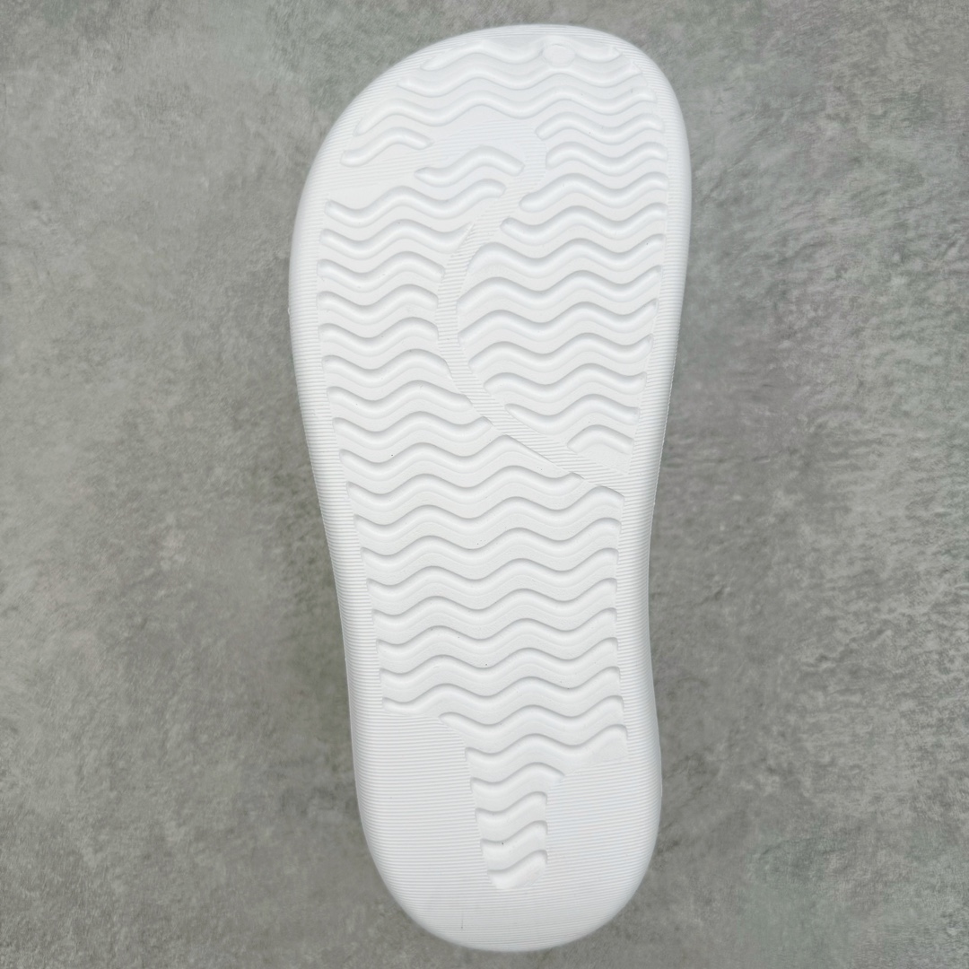 图片[9]-AD adiFOM Superstar MULE 贝壳头版一脚蹬半拖鸭掌鞋半拖 IF6184 产品基于标志性 Superstar 鞋款轮廓的同时 利用可再生的甘蔗加工物材料制成一体式泡沫鞋身 无鞋带设计更加方便穿脱 点睛之笔在于标志性的三道杠出现在鞋子的两侧 鞋跟贴片上饰有品牌标志性的三叶草压花 尺码：36 36.5 37 37.538 38.5 39 40 40.5 41 42 42.5 43 44 44.5 45-选品中心