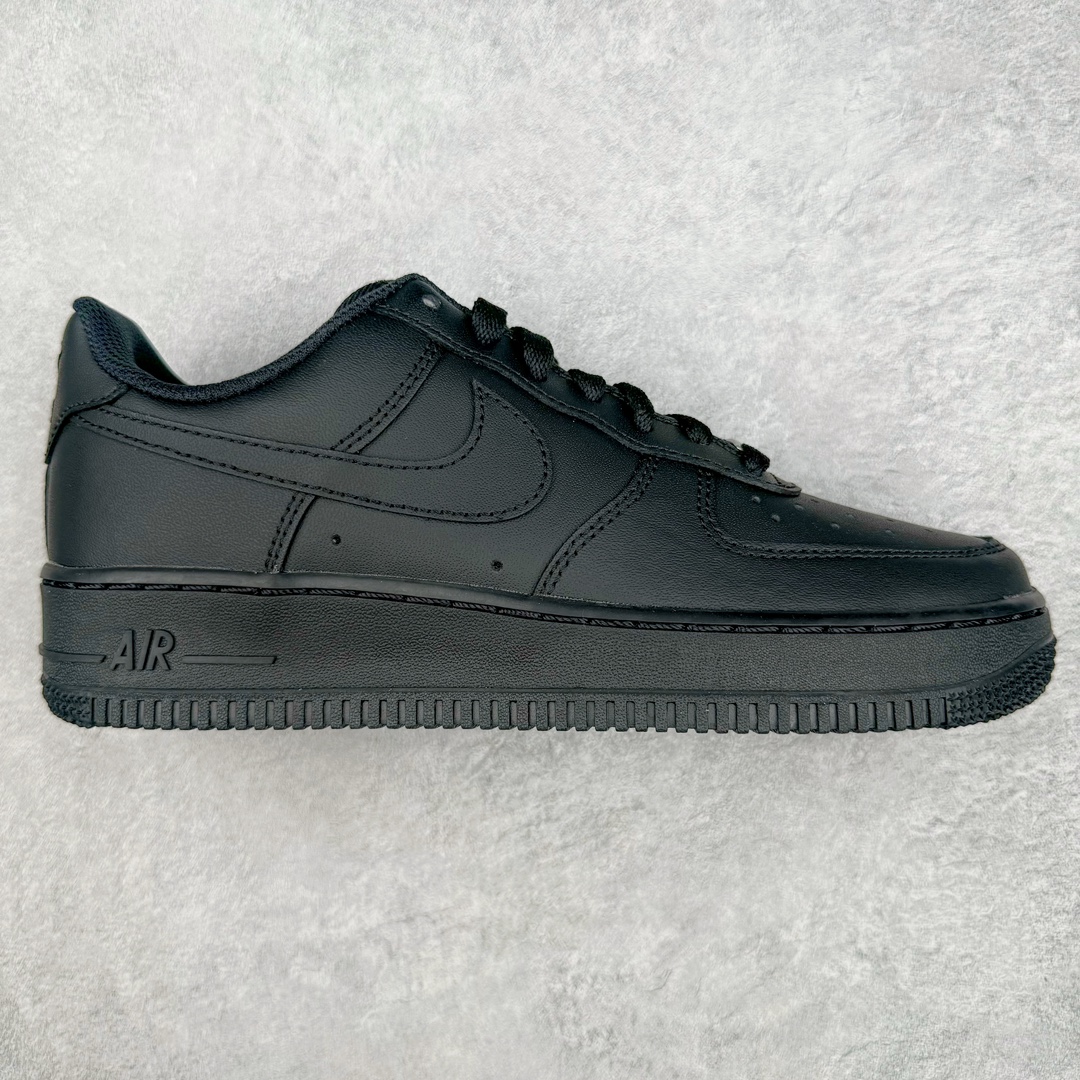 零售💰180 ＃DT纯原福利‼NK Air Force 1 Low \’07 空军一号低帮经典板鞋 纯黑 DD8959-001 知名大厂出品 同步官方全新版本 不规则波浪大底咬花 全鞋电脑针车 工整有序 视觉效果满分 原厂拉帮手法 标准四线 密度针距针孔大小控制到位 原装反口里网布海绵 正确卡色网眼大小 新版鞋撑改用纸团代替 原厂港宝加持完美还原灵魂版型 原盒原配从里到外百分百还原 原厂全头层原厂皮料 原标原盒 内置Sole气垫 中底白色背胶 中底划线 已经无限的接近公司 原厂楦头 原厂刺绣 后跟弧度修正 独家私模最大开发到47.5 尺码：35.5 36 36.5 37.5 38 38.5 39 40 40.5 41 42 42.5 43 44 44.5 45 46 47.5 编码：Mby1936080-运动鞋