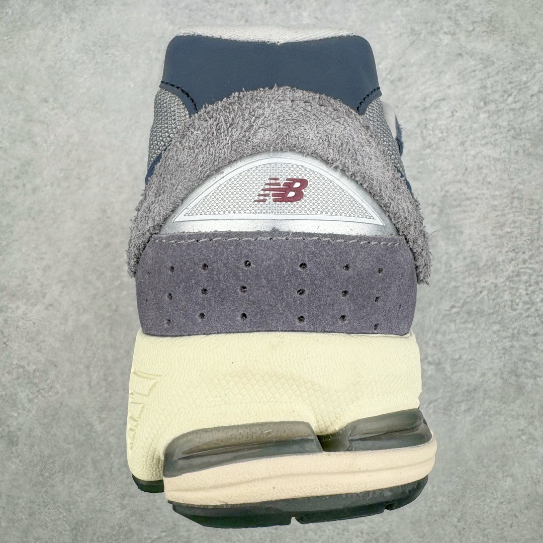 图片[8]-零售💰310 ＃纯原 New Balance NB2002系列 男女休闲慢跑鞋 必备的时髦单品之一 最新出的2002R系列 这款延续了经典科技 升级版N-ERGY缓震物料机能与材质上脚太舒适了 鞋面的柔软麂皮搭配尼龙网布 特别透气而且还复古感 不管是搭配牛仔裤还工装裤都是百搭！小红书众多博主上脚推荐！尺码：36 36.5 37.5 38 38.5 39.5 40 40.5 41 42 42.5 43 44 44.5 45 编码：Mby3963010-运动鞋