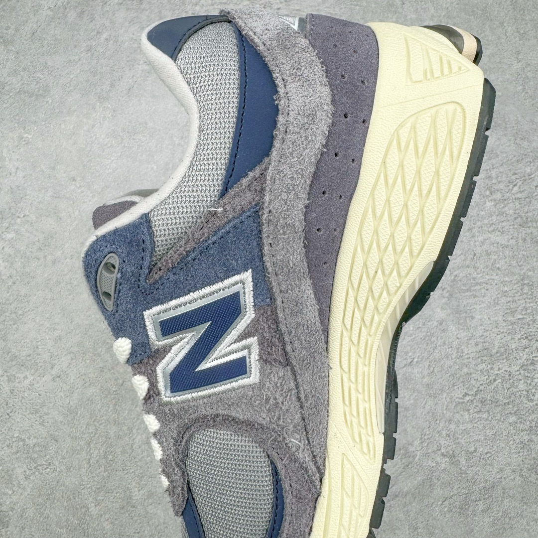 图片[7]-零售💰310 ＃纯原 New Balance NB2002系列 男女休闲慢跑鞋 必备的时髦单品之一 最新出的2002R系列 这款延续了经典科技 升级版N-ERGY缓震物料机能与材质上脚太舒适了 鞋面的柔软麂皮搭配尼龙网布 特别透气而且还复古感 不管是搭配牛仔裤还工装裤都是百搭！小红书众多博主上脚推荐！尺码：36 36.5 37.5 38 38.5 39.5 40 40.5 41 42 42.5 43 44 44.5 45 编码：Mby3963010-运动鞋