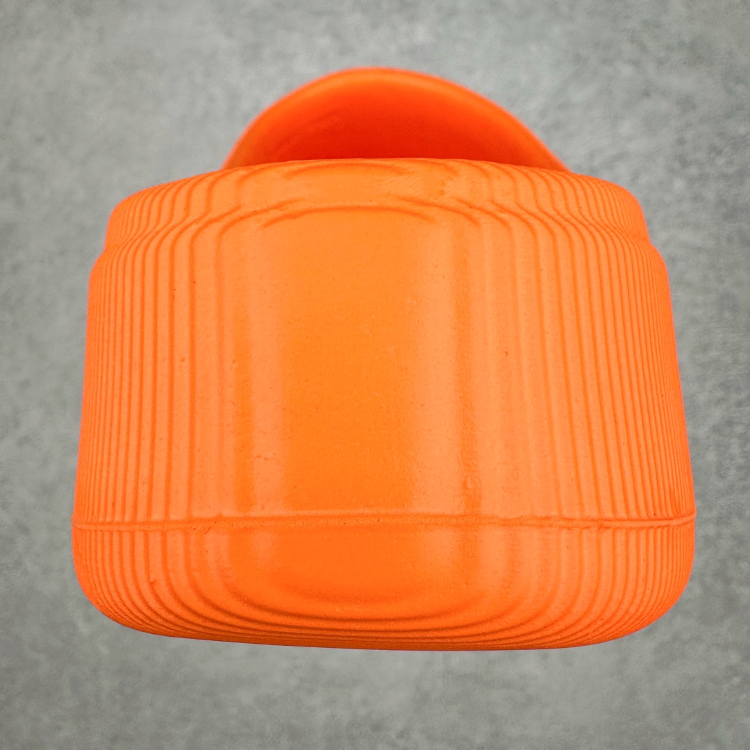 图片[8]-＃H11纯原 AD adiFOM Superstar MULE 贝壳头版一脚蹬半拖鸭掌鞋半拖 JP5686 重金购入原鞋及原档案磨具生产指令开发 鞋头部位凹凸有致 横向大面积波浪纹理 后跟Logo 凹凸明显 轮廓分明 描漆定位精准 公整无偏差不溢出 LOGO内侧钢印清晰工整 原厂磨具全鞋无多余毛边 同源公司EVA粒子环保塑料 原厂指令配方 无任何异味 弹性卡色均保持原鞋一致 匠心打造 鞋口弧度大小 鞋面色泽质感同步原鞋 LOGO内侧钢印清晰工整 中底部分带原厂钢印编号 原厂Ortholite欧斯莱鞋垫 区别掉渣海玻璃鞋垫 吸汗防臭的效果无法相提并论 原厂定制原标 同比ZP 符合人体设计 产品基于标志性 Superstar 鞋款轮廓的同时 利用可再生的甘蔗加工物材料制成一体式泡沫鞋身 无鞋带设计更加方便穿脱 点睛之笔在于标志性的三道杠出现在鞋子的两侧 鞋跟贴片上饰有品牌标志性的三叶草压花 偏小一码 尺码：35.5 36 36.5 37 38 38.5 39 40 40.5 41 42 42.5 43 44 44.5 45 46-选品中心