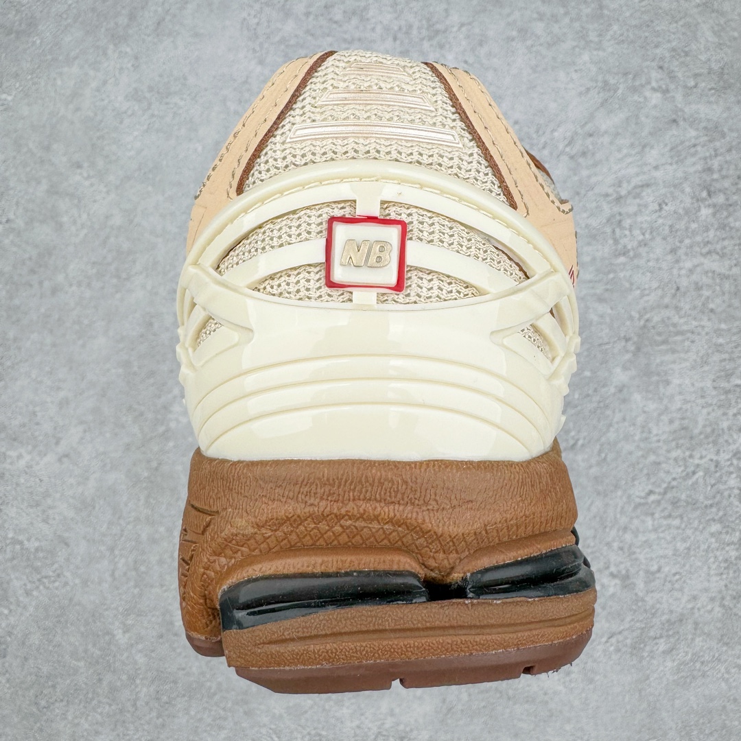 图片[8]-零售💰240 ＃M3纯原 New Balance M1906R NB新百伦系列复古老爹风休闲运动慢跑鞋 日韩出口特供订单 全网最全配色 配套商长期套现长期补货 全新货品 正常出厂触屏不到的单价 超级跑量款 全套原楦原纸板原厂数据开发 进口三明治网面 原装进口翻毛皮料正确绒感卡色 正确中底拉帮中底网布细节 采用轻质牛剖革拼接透气网眼衬垫织物鞋面材质 T-Beam大底提供足步弓支撑 保持步态稳定 后跟搭载外露缓震胶 鞋身整体以各种深浅不一的灰色覆盖 鞋头以淡蓝色调装饰 网眼衬垫通过不规律的色块实现做旧的美感 泛黄的鞋底更是进一步增添了复古气息 尺码：36 37 37.5 38 38.5 39.5 40 40.5 41.5 42 42.5 43 44 45 编码：by2936040-运动鞋