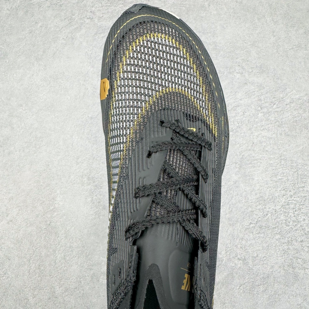 图片[4]-零售💰190 ＃福利特价‼NK ZoomX Vaporfly Next% 破2马拉松跑鞋 细节整体升级 这款next%和上一款4%的鞋最大区的别于在鞋面面料 鞋面使用了全新 Vaporweave 科技 这种类似蝉翼的材质相比 Flyknit 更加轻薄透气 非对称的鞋带系统和泡棉护垫的加入令舒适度更高 鞋头辅以超大的 Swoosh 点缀 再配上流线型外观设计 时尚感十足 SIZE：36 36.5 37.5 38 38.5 39 40 40.5 41 42 42.5 43 44 44.5 45 编码：Bby1936090-运动鞋