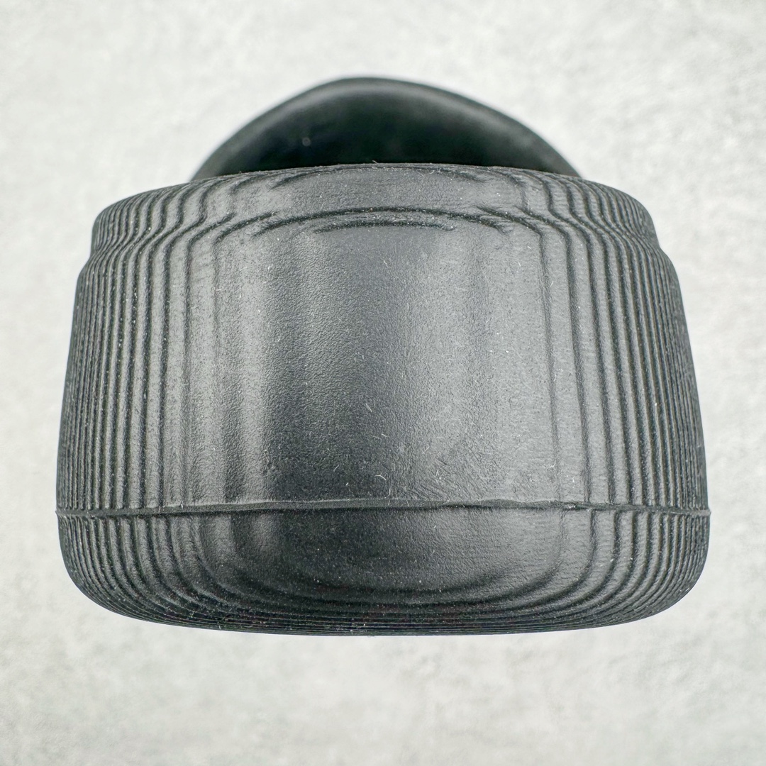 图片[8]-＃H11纯原 AD adiFOM Superstar MULE 贝壳头版一脚蹬半拖鸭掌鞋半拖 IG8277 重金购入原鞋及原档案磨具生产指令开发 鞋头部位凹凸有致 横向大面积波浪纹理 后跟Logo 凹凸明显 轮廓分明 描漆定位精准 公整无偏差不溢出 LOGO内侧钢印清晰工整 原厂磨具全鞋无多余毛边 同源公司EVA粒子环保塑料 原厂指令配方 无任何异味 弹性卡色均保持原鞋一致 匠心打造 鞋口弧度大小 鞋面色泽质感同步原鞋 LOGO内侧钢印清晰工整 中底部分带原厂钢印编号 原厂Ortholite欧斯莱鞋垫 区别掉渣海玻璃鞋垫 吸汗防臭的效果无法相提并论 原厂定制原标 同比ZP 符合人体设计 产品基于标志性 Superstar 鞋款轮廓的同时 利用可再生的甘蔗加工物材料制成一体式泡沫鞋身 无鞋带设计更加方便穿脱 点睛之笔在于标志性的三道杠出现在鞋子的两侧 鞋跟贴片上饰有品牌标志性的三叶草压花 偏小一码 尺码：35.5 36 36.5 37 38 38.5 39 40 40.5 41 42 42.5 43 44 44.5 45 46-选品中心