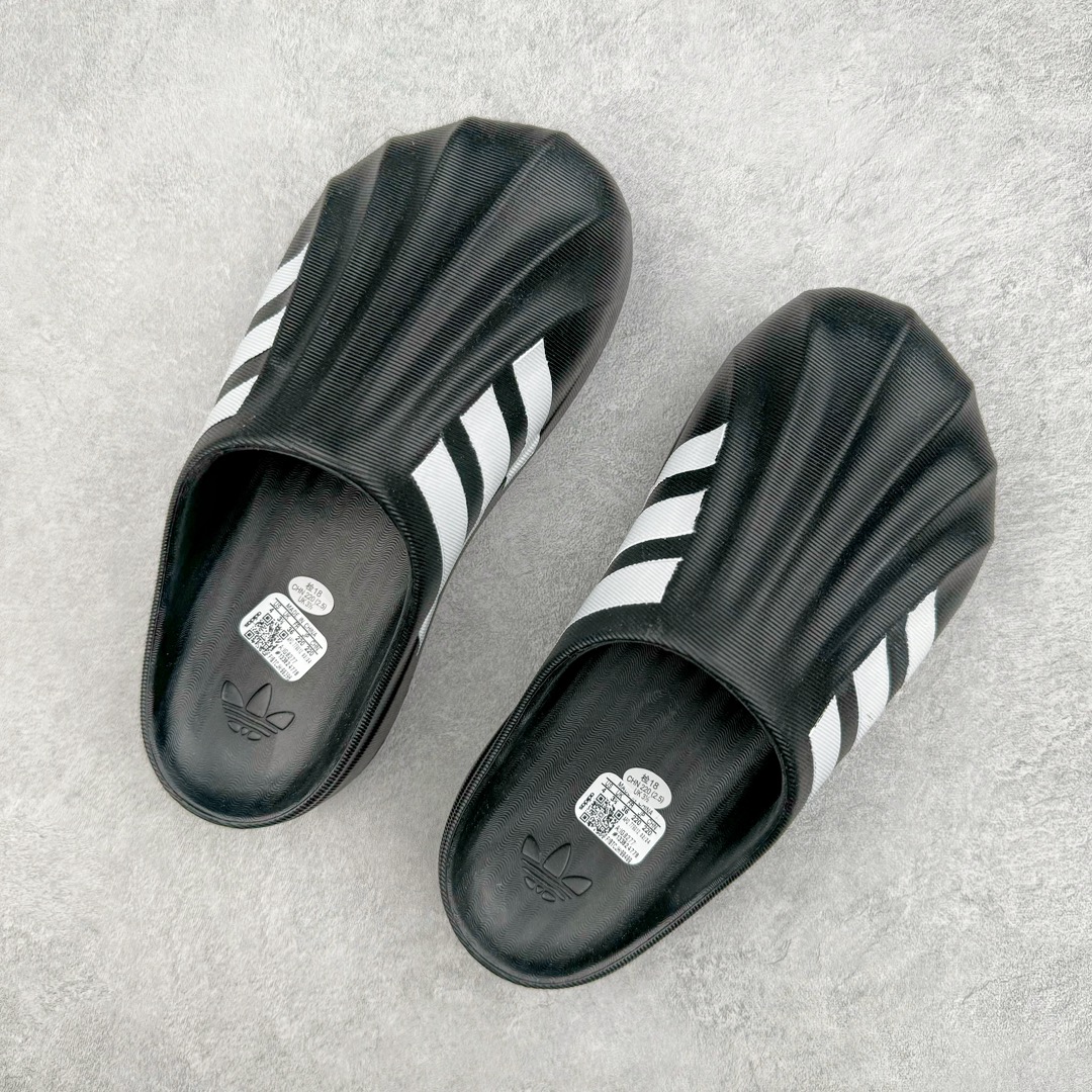 图片[3]-＃H11纯原 AD adiFOM Superstar MULE 贝壳头版一脚蹬半拖鸭掌鞋半拖 IG8277 重金购入原鞋及原档案磨具生产指令开发 鞋头部位凹凸有致 横向大面积波浪纹理 后跟Logo 凹凸明显 轮廓分明 描漆定位精准 公整无偏差不溢出 LOGO内侧钢印清晰工整 原厂磨具全鞋无多余毛边 同源公司EVA粒子环保塑料 原厂指令配方 无任何异味 弹性卡色均保持原鞋一致 匠心打造 鞋口弧度大小 鞋面色泽质感同步原鞋 LOGO内侧钢印清晰工整 中底部分带原厂钢印编号 原厂Ortholite欧斯莱鞋垫 区别掉渣海玻璃鞋垫 吸汗防臭的效果无法相提并论 原厂定制原标 同比ZP 符合人体设计 产品基于标志性 Superstar 鞋款轮廓的同时 利用可再生的甘蔗加工物材料制成一体式泡沫鞋身 无鞋带设计更加方便穿脱 点睛之笔在于标志性的三道杠出现在鞋子的两侧 鞋跟贴片上饰有品牌标志性的三叶草压花 偏小一码 尺码：35.5 36 36.5 37 38 38.5 39 40 40.5 41 42 42.5 43 44 44.5 45 46-选品中心