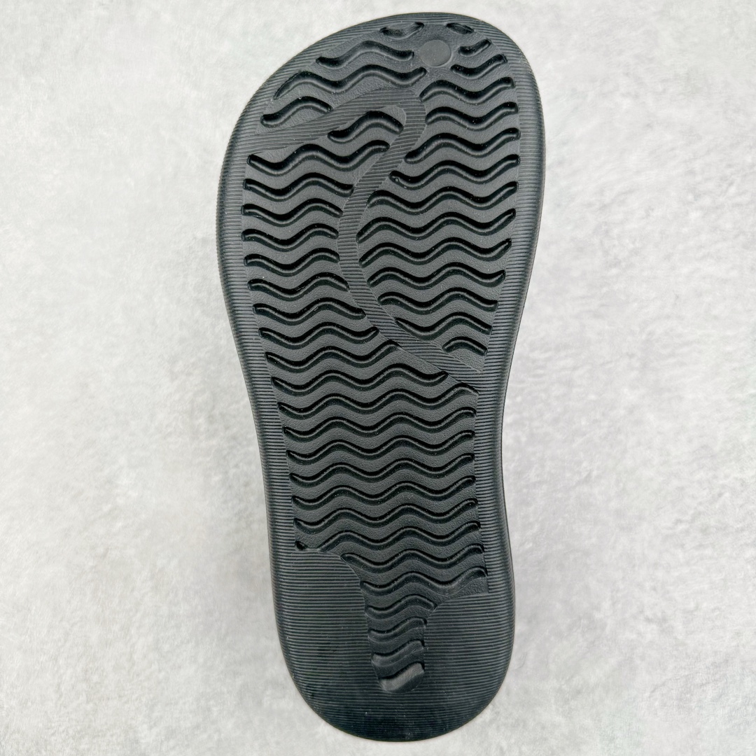 图片[9]-＃H11纯原 AD adiFOM Superstar MULE 贝壳头版一脚蹬半拖鸭掌鞋半拖 IG8277 重金购入原鞋及原档案磨具生产指令开发 鞋头部位凹凸有致 横向大面积波浪纹理 后跟Logo 凹凸明显 轮廓分明 描漆定位精准 公整无偏差不溢出 LOGO内侧钢印清晰工整 原厂磨具全鞋无多余毛边 同源公司EVA粒子环保塑料 原厂指令配方 无任何异味 弹性卡色均保持原鞋一致 匠心打造 鞋口弧度大小 鞋面色泽质感同步原鞋 LOGO内侧钢印清晰工整 中底部分带原厂钢印编号 原厂Ortholite欧斯莱鞋垫 区别掉渣海玻璃鞋垫 吸汗防臭的效果无法相提并论 原厂定制原标 同比ZP 符合人体设计 产品基于标志性 Superstar 鞋款轮廓的同时 利用可再生的甘蔗加工物材料制成一体式泡沫鞋身 无鞋带设计更加方便穿脱 点睛之笔在于标志性的三道杠出现在鞋子的两侧 鞋跟贴片上饰有品牌标志性的三叶草压花 偏小一码 尺码：35.5 36 36.5 37 38 38.5 39 40 40.5 41 42 42.5 43 44 44.5 45 46-选品中心