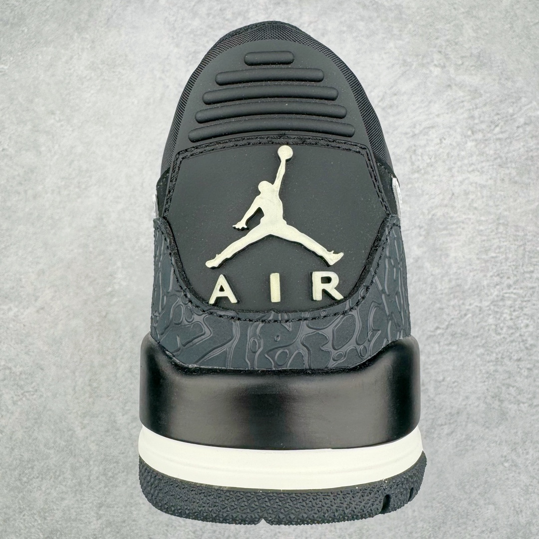 图片[8]-零售💰240 ＃PB Air Jordan Legacy AJ312 Low 低帮复古篮球鞋 黑白 CD7069-001 市场最强独一档产物 全套原纸板楦头开发 原厂大底磨具加持立体防滑纹理 原档数据后跟TPU子母扣魔术贴 原装可视Air Sole气垫 原汁原味最完美的312代版型 唯一正确鞋头趴度弧度高度鞋身腰线 进口港宝加持 后跟自然饱满 全鞋荧光划线卡点 追求极致完美 每一双都是工艺品 多重QC质检 超越公司货的品控标准 实实在在的免检产品 鞋身采用了皮革材质打造 横跨鞋面的魔术贴十分吸睛 侧面的Swoosh Logo的一部分被鞋面遮挡了一部分 颇具玩味 魔术贴上标有NK标识 而鞋舌上是Jordan的经典红色飞翼Logo 后跟和鞋底均采用了AJ3的设计 后跟上同样也使用了经典的爆裂纹图案 SIZE：36 36.5 37.5 38 38.5 39 40 40.5 41 42 42.5 43 44 44.5 45 46 47.5 编码：by2936040-运动鞋