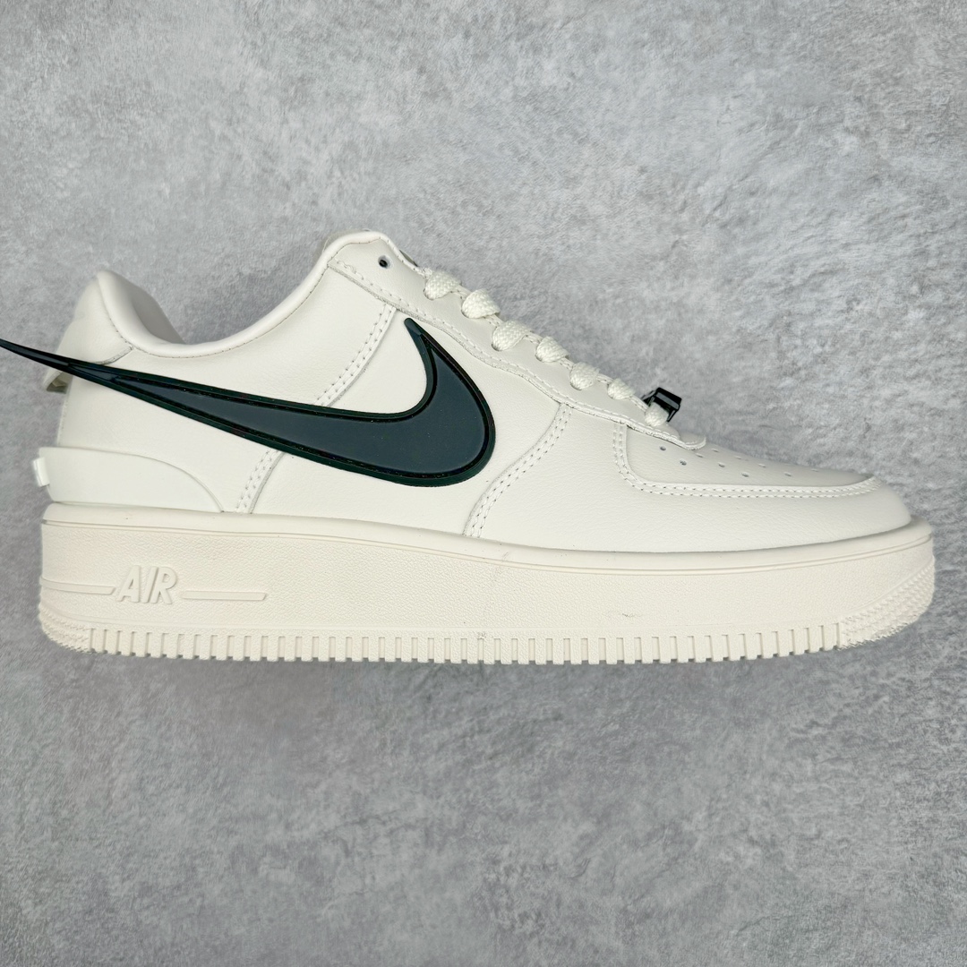 零售💰220 ＃小绿X NK Air Force 1 Low \’07 空军一号低帮经典板鞋 韩国专供 大厂出品 超高清洁度 免检产品 无胶水线头 空军圈的一股清流 极限压缩成本 超合理价格 跑量神器 原纸板原楦头开发 全鞋电脑针车 工整有序 原厂港宝加持完美还原灵魂版型 原标原盒 内置Sole气垫 中底白色背胶 原厂刺绣 正确拉帮走线 鞋款柔软弹性十足的缓震性能和出色的中底设计 横跨复古与现代的外型结合 造就出风靡全球三十多年的Force 1 直到今天还深受青睐 尺码：36 36.5 37.5 38 38.5 39 40 40.5 41 42 42.5 43 44 44.5 45 46 编码：by2936020-运动鞋