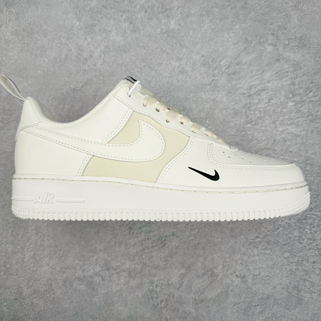 零售💰220 ＃小绿X NK Air Force 1 Low \’07 空军一号低帮经典板鞋 韩国专供 大厂出品 超高清洁度 免检产品 无胶水线头 空军圈的一股清流 极限压缩成本 超合理价格 跑量神器 原纸板原楦头开发 全鞋电脑针车 工整有序 原厂港宝加持完美还原灵魂版型 原标原盒 内置Sole气垫 中底白色背胶 原厂刺绣 正确拉帮走线 鞋款柔软弹性十足的缓震性能和出色的中底设计 横跨复古与现代的外型结合 造就出风靡全球三十多年的Force 1 直到今天还深受青睐 尺码：36 36.5 37.5 38 38.5 39 40 40.5 41 42 42.5 43 44 44.5 45 46 编码：by2936020-运动鞋