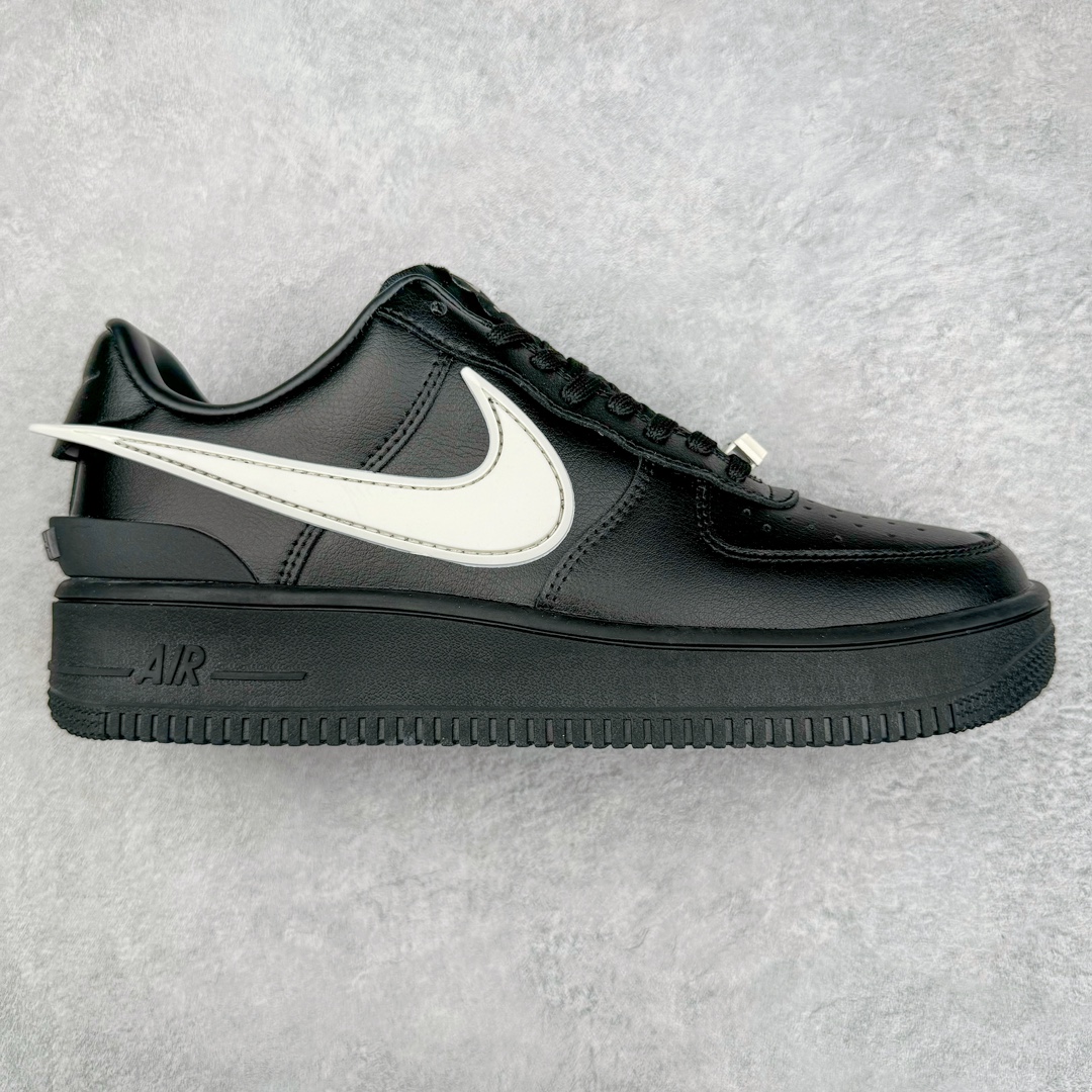 零售💰220 ＃小绿X NK Air Force 1 Low \’07 空军一号低帮经典板鞋 韩国专供 大厂出品 超高清洁度 免检产品 无胶水线头 空军圈的一股清流 极限压缩成本 超合理价格 跑量神器 原纸板原楦头开发 全鞋电脑针车 工整有序 原厂港宝加持完美还原灵魂版型 原标原盒 内置Sole气垫 中底白色背胶 原厂刺绣 正确拉帮走线 鞋款柔软弹性十足的缓震性能和出色的中底设计 横跨复古与现代的外型结合 造就出风靡全球三十多年的Force 1 直到今天还深受青睐 尺码：36 36.5 37.5 38 38.5 39 40 40.5 41 42 42.5 43 44 44.5 45 46 编码：by2936020-运动鞋